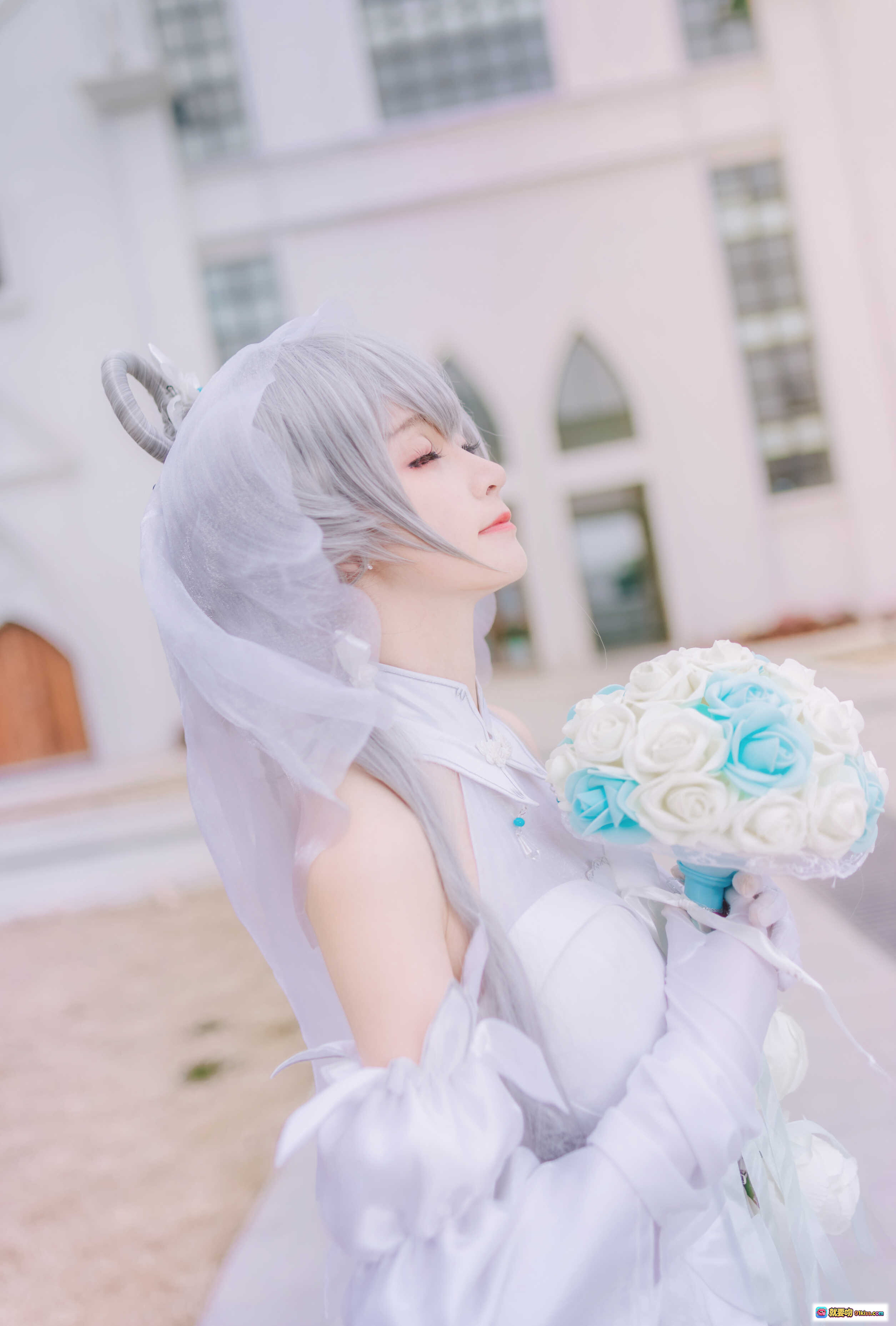 图片[2] - 洛天依婚纱cosplay写真 | yui金鱼NO.009 | 白色蕾丝礼服+蓝白花束+银发兔耳头饰+过膝袜美腿 | 8P高清图集 - 就要吻