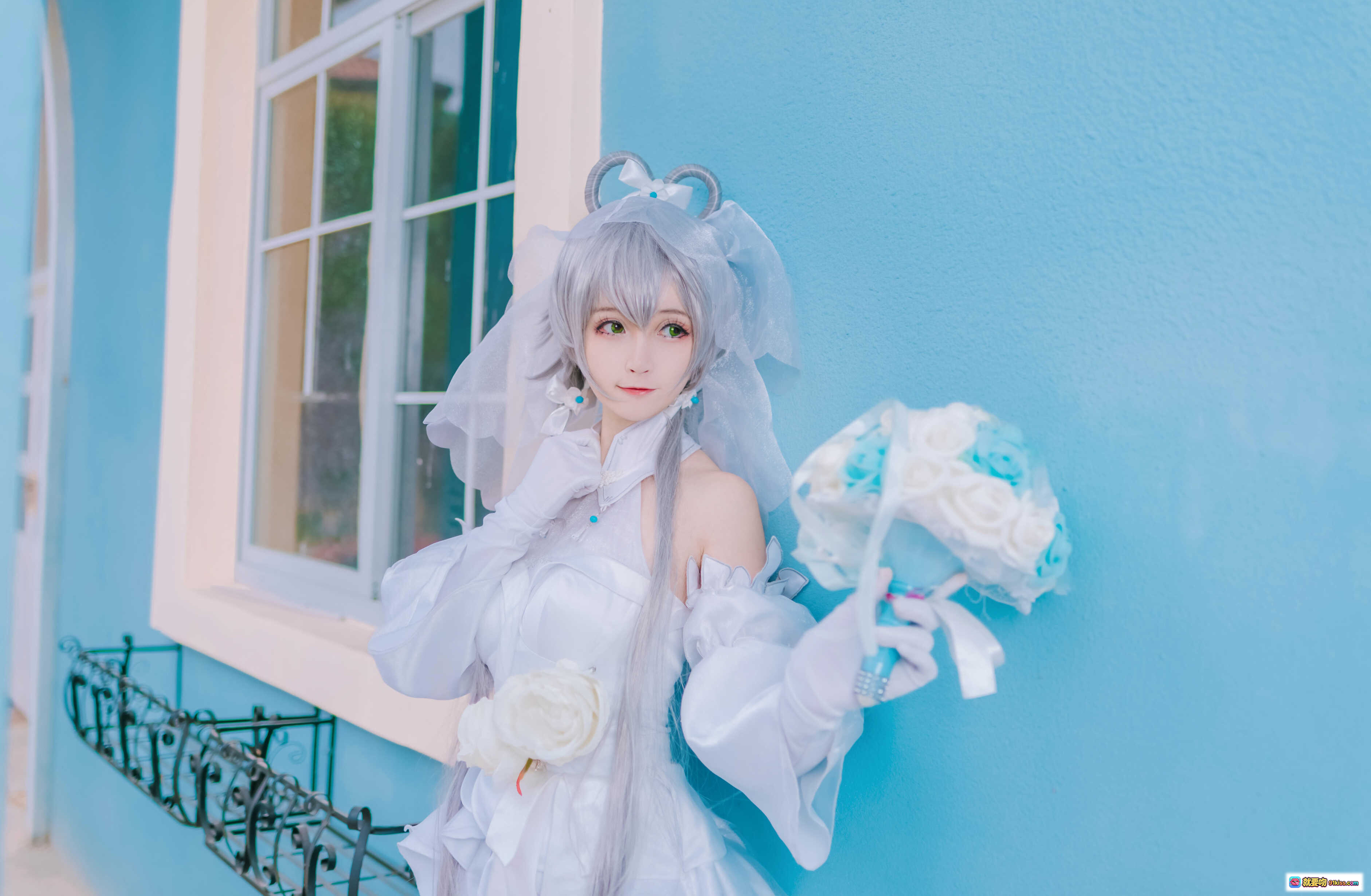 图片[8] - 洛天依婚纱cosplay写真 | yui金鱼NO.009 | 白色蕾丝礼服+蓝白花束+银发兔耳头饰+过膝袜美腿 | 8P高清图集 - 就要吻