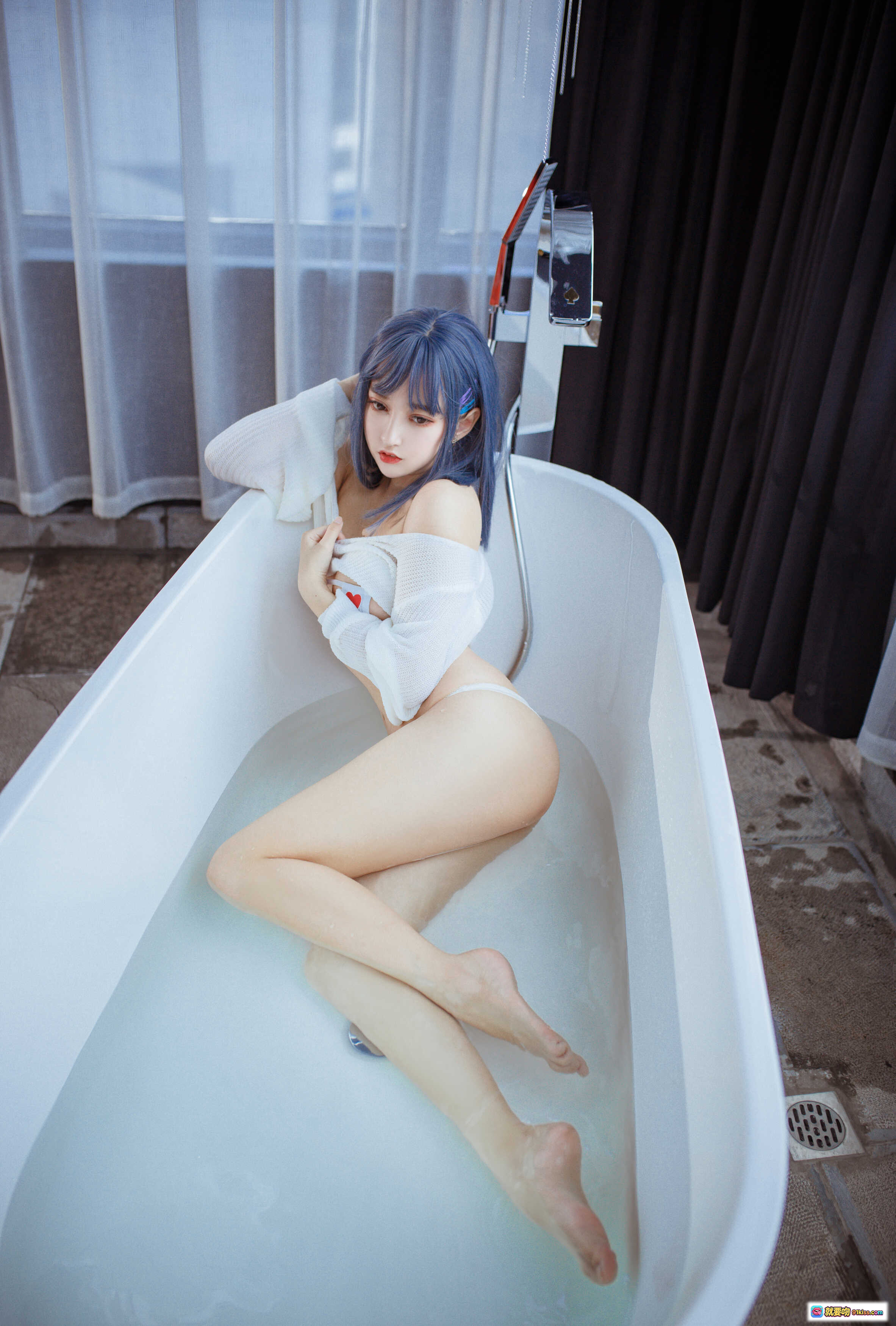 图片[4] - 蓝发少女浴缸写真｜白色针织衫湿身诱惑｜室内私房摄影｜过期米线线喵040米线23P高清图集 - 就要吻