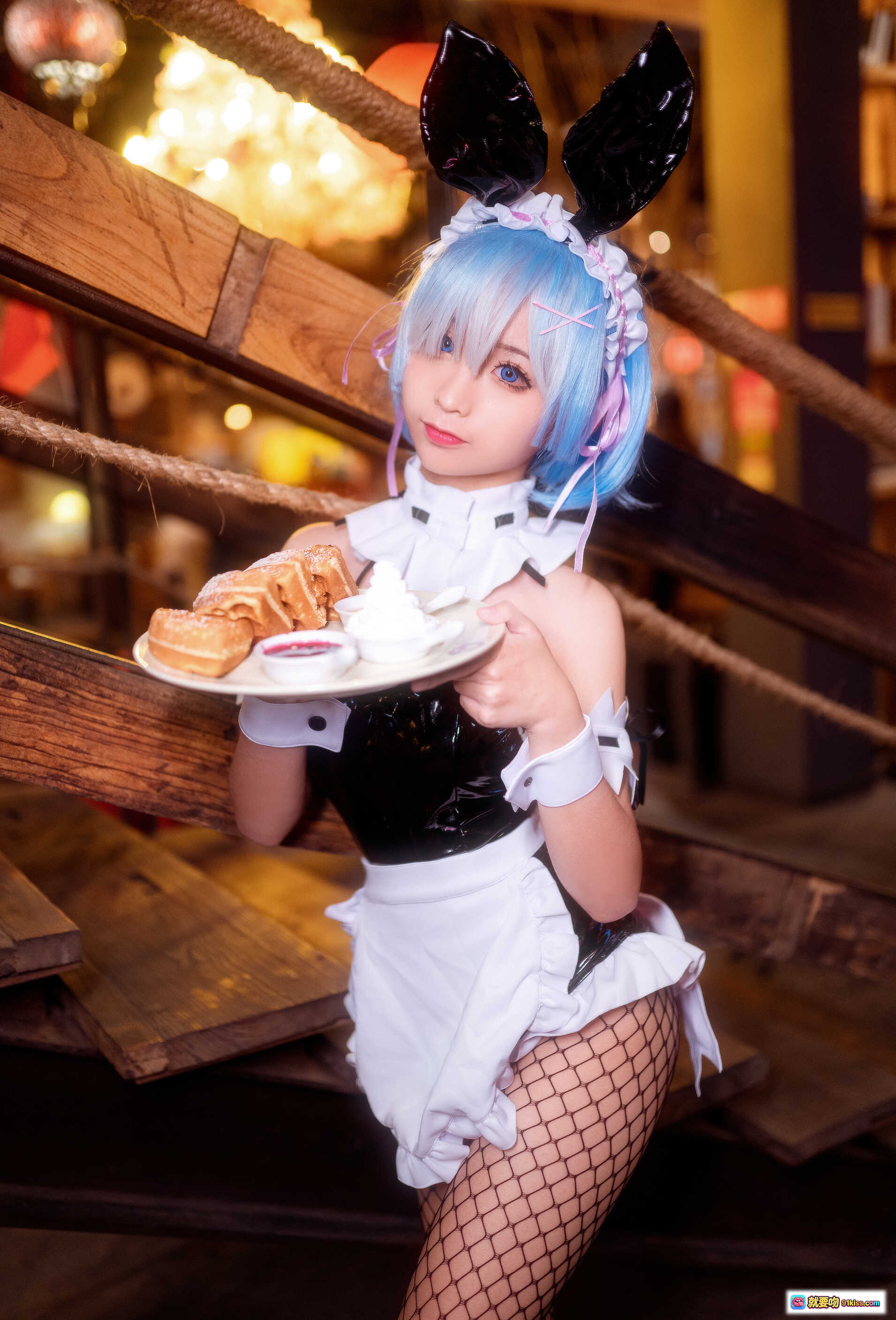 图片[4] - 蠢沫沫NO.025蕾姆兔女郎写真｜白色围裙+黑色蕾丝内裤+渔网袜性感造型 - 就要吻