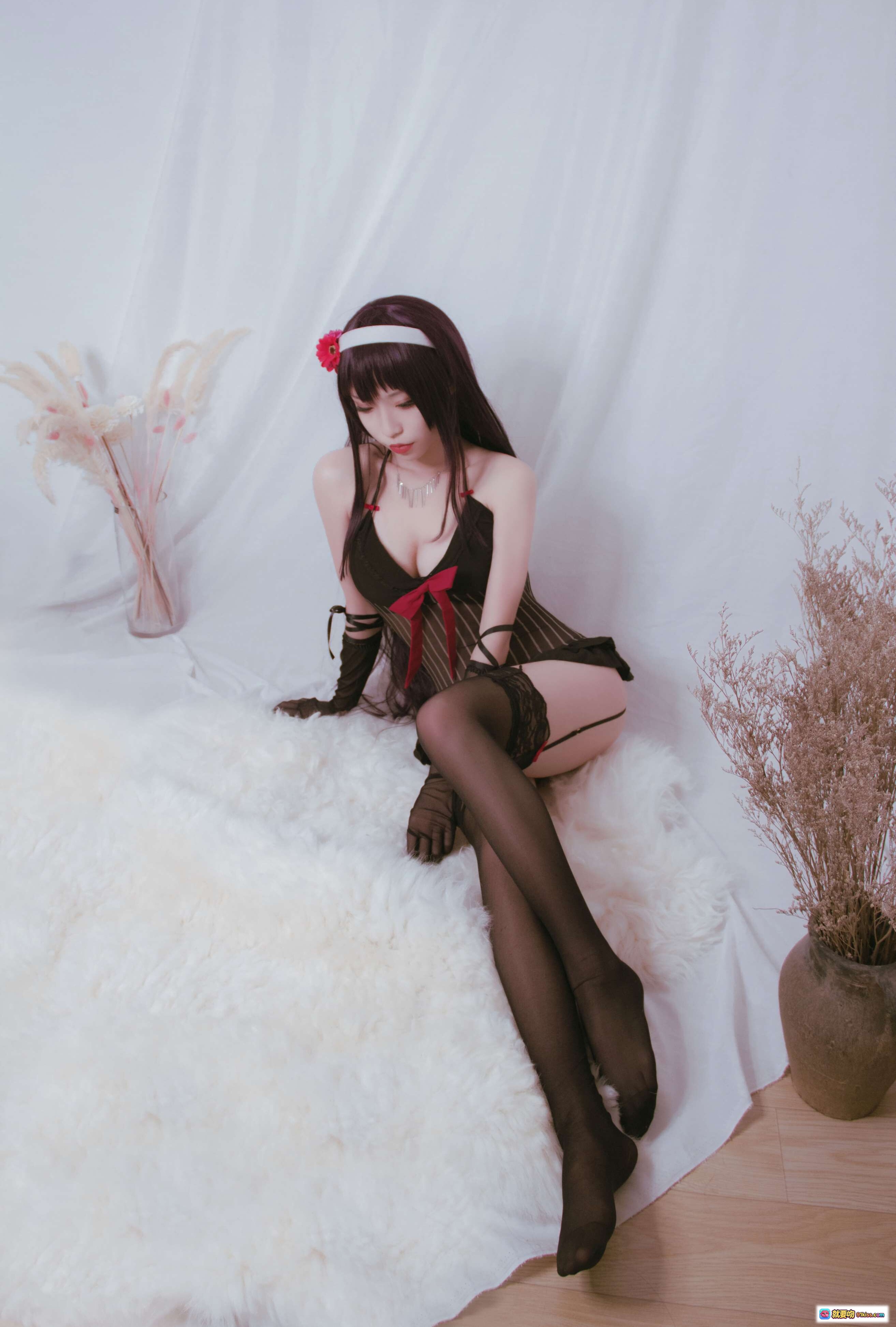 图片[8] - 白易子NO.25霞之丘诗羽Cosplay写真 黑丝美腿红花发饰性感优雅室内摄影10P高清图集 - 就要吻