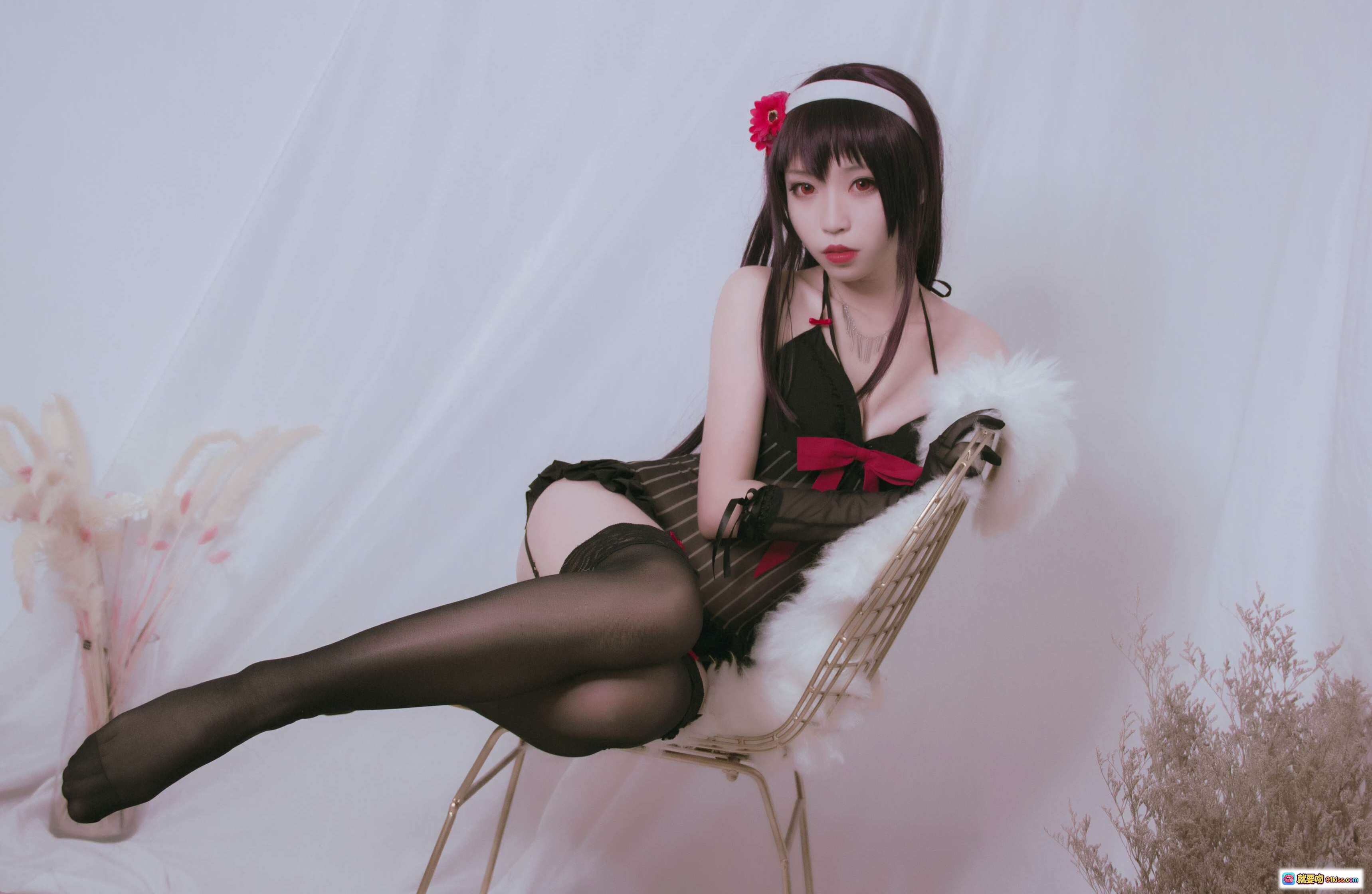 图片[2] - 白易子NO.25霞之丘诗羽Cosplay写真 黑丝美腿红花发饰性感优雅室内摄影10P高清图集 - 就要吻