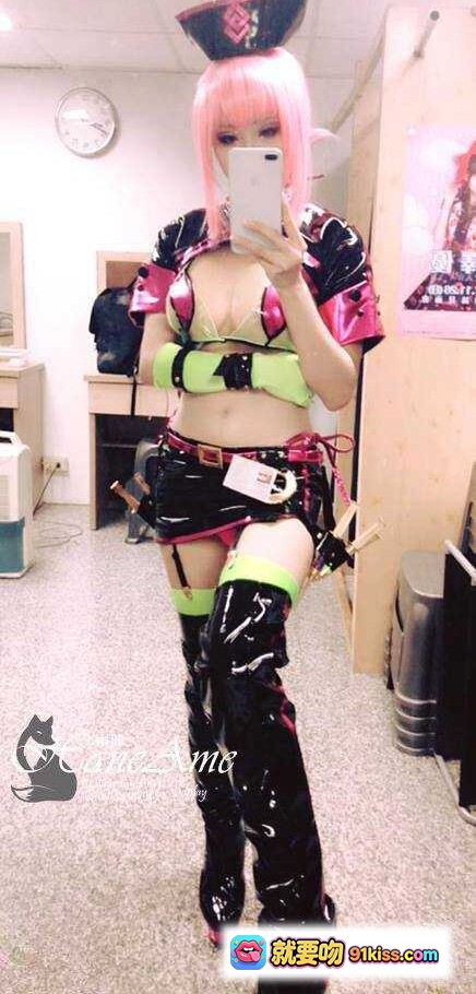 图片[9] - Nightingale万圣节Cosplay粉发绿装性感造型紫光砖墙背景写真 - 就要吻