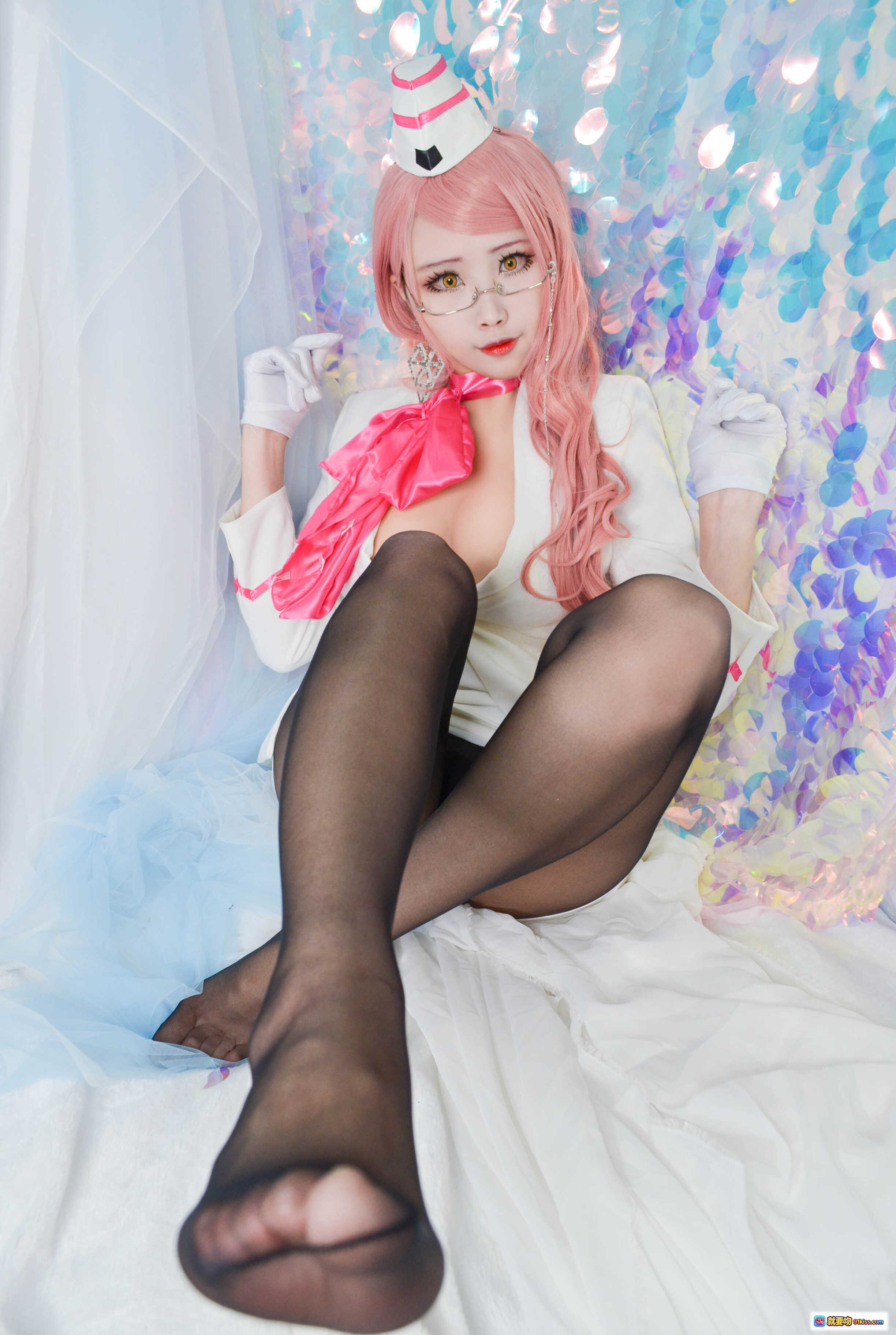 图片[6] - KaYa萱 NO.002 杀玉藻前秘书Ver黑丝美臀写真 15P高清图集 白衬衫粉领结造型 闪亮背景私房摄影 - 就要吻