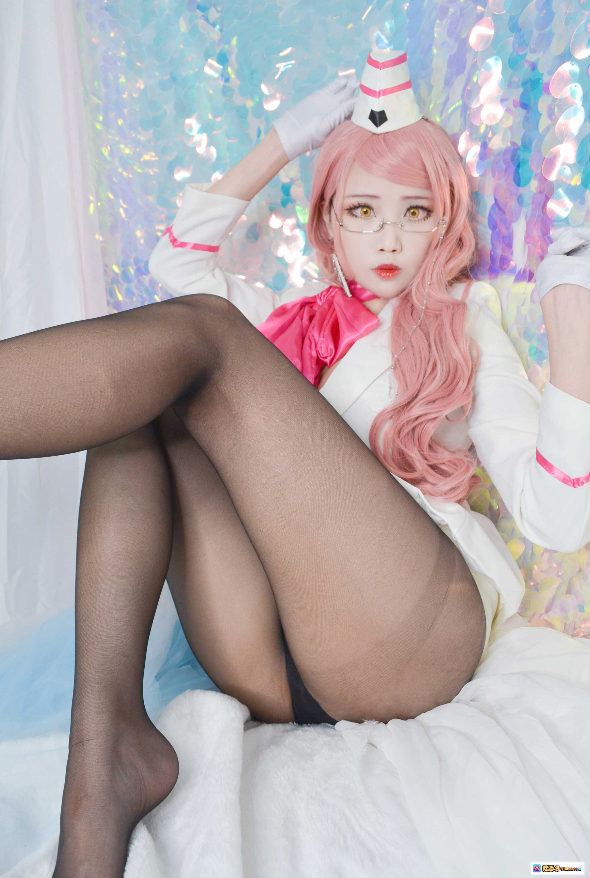 图片[7] - KaYa萱 NO.002 杀玉藻前秘书Ver黑丝美臀写真 15P高清图集 白衬衫粉领结造型 闪亮背景私房摄影 - 就要吻