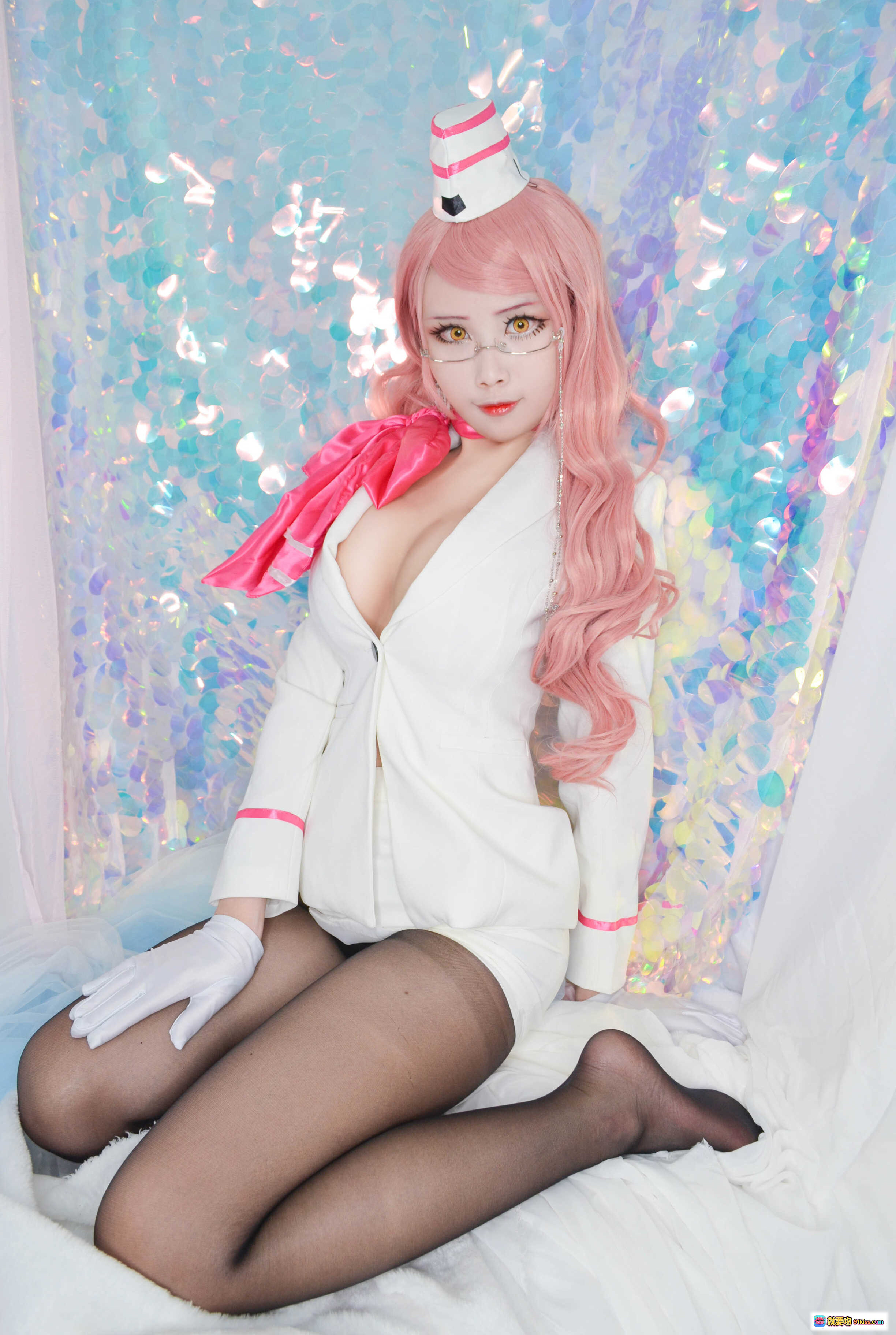 图片[8] - KaYa萱 NO.002 杀玉藻前秘书Ver黑丝美臀写真 15P高清图集 白衬衫粉领结造型 闪亮背景私房摄影 - 就要吻