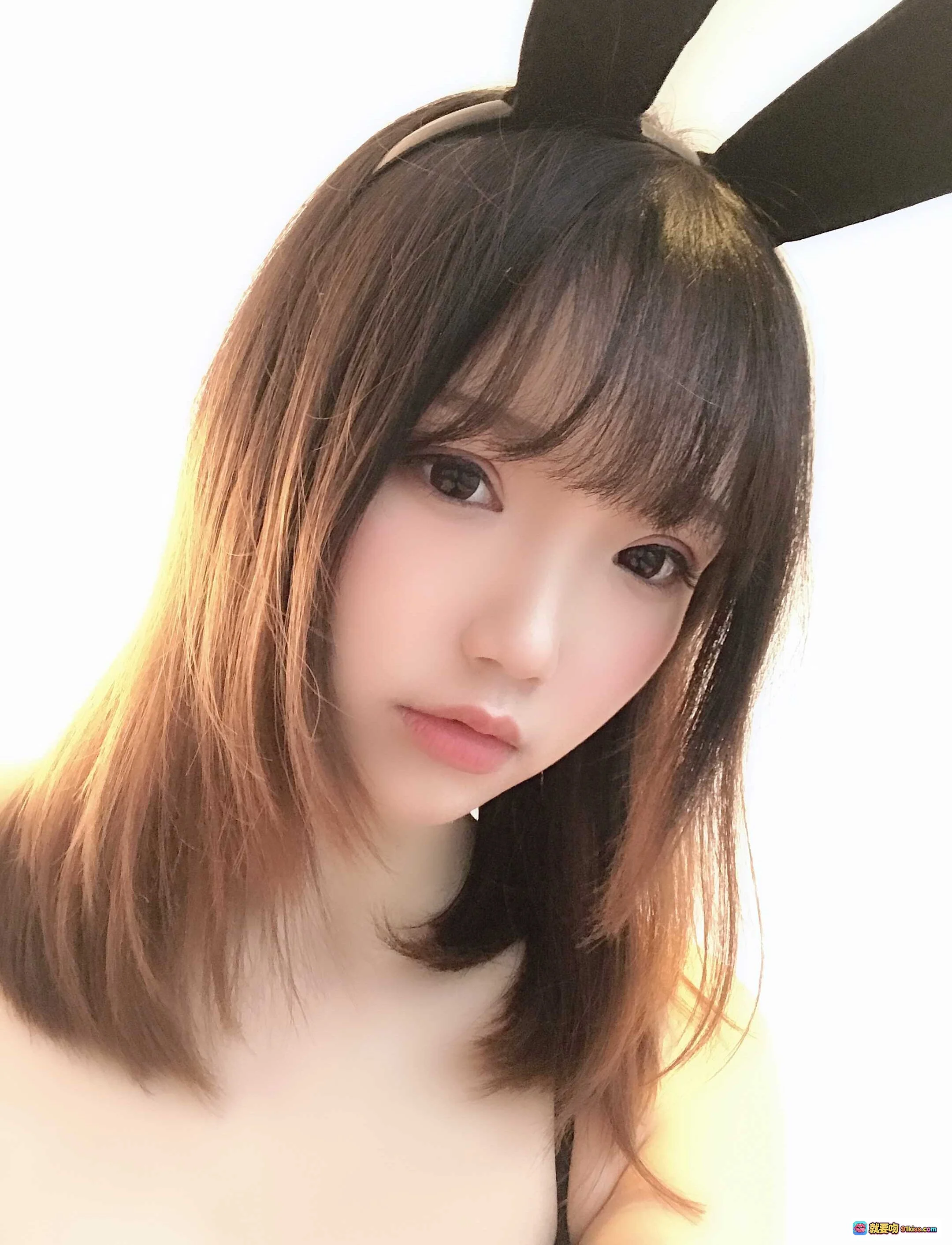 雪晴Astra NO.014 兔女郎自拍写真 甜美少女风 黑色兔耳发箍 温柔眼神 自然光拍摄 高清8P 114MB - 就要吻