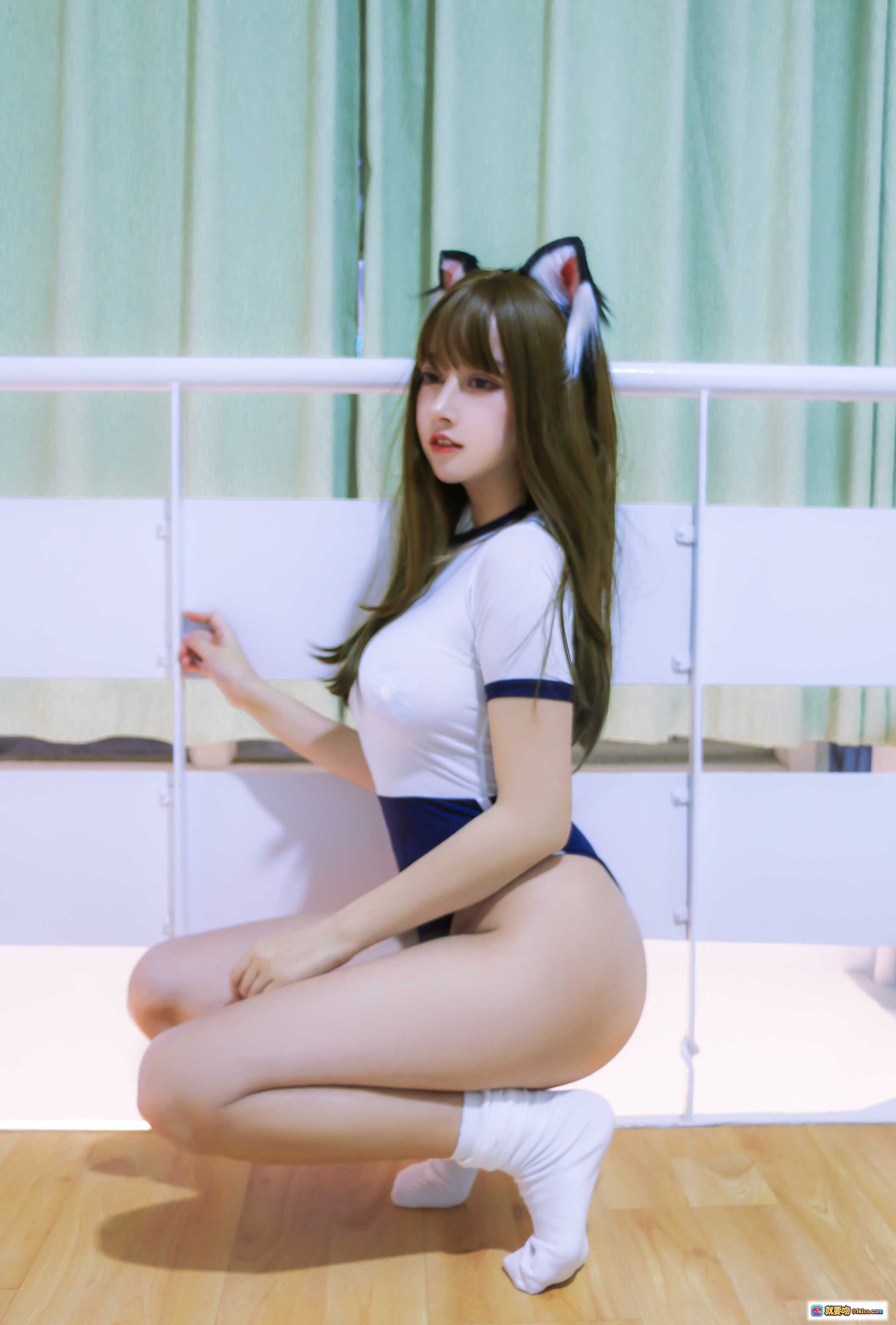 图片[4] - 过期米线线喵060体操服写真｜猫耳少女白袜美腿沙发萌拍16P高清图集 - 就要吻