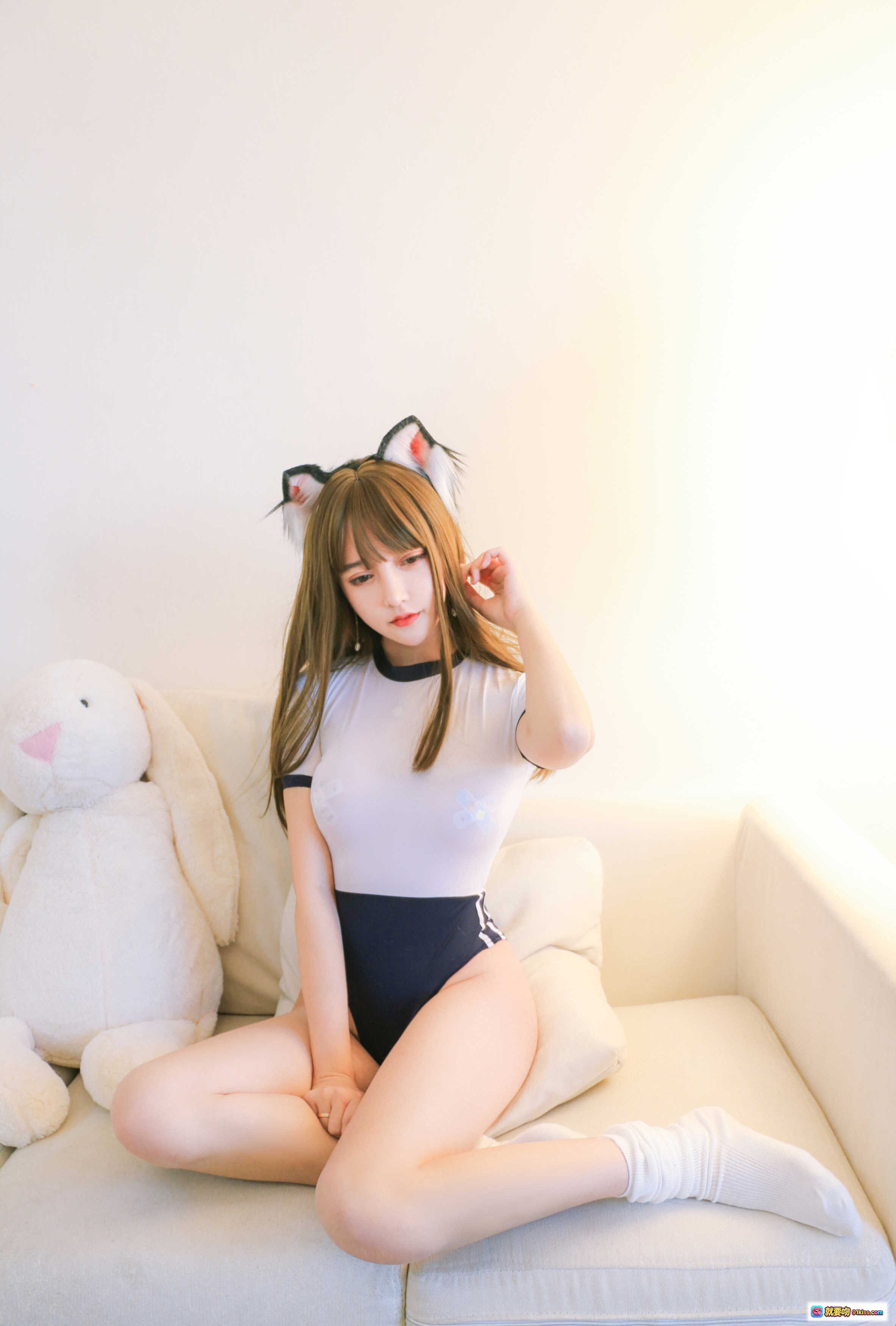 图片[10] - 过期米线线喵060体操服写真｜猫耳少女白袜美腿沙发萌拍16P高清图集 - 就要吻