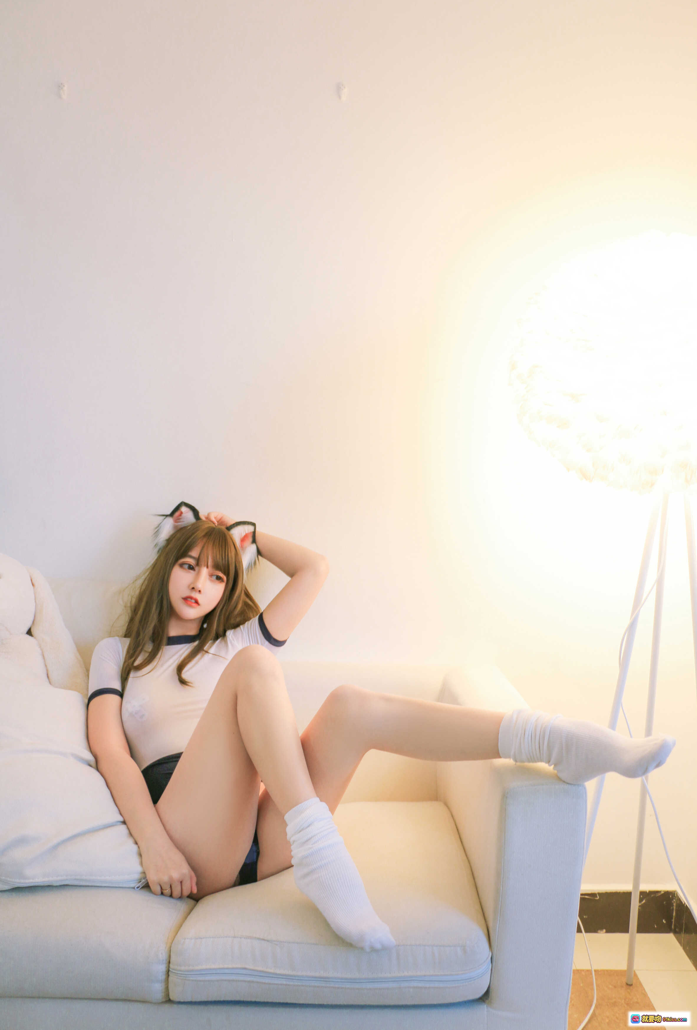 图片[5] - 过期米线线喵060体操服写真｜猫耳少女白袜美腿沙发萌拍16P高清图集 - 就要吻