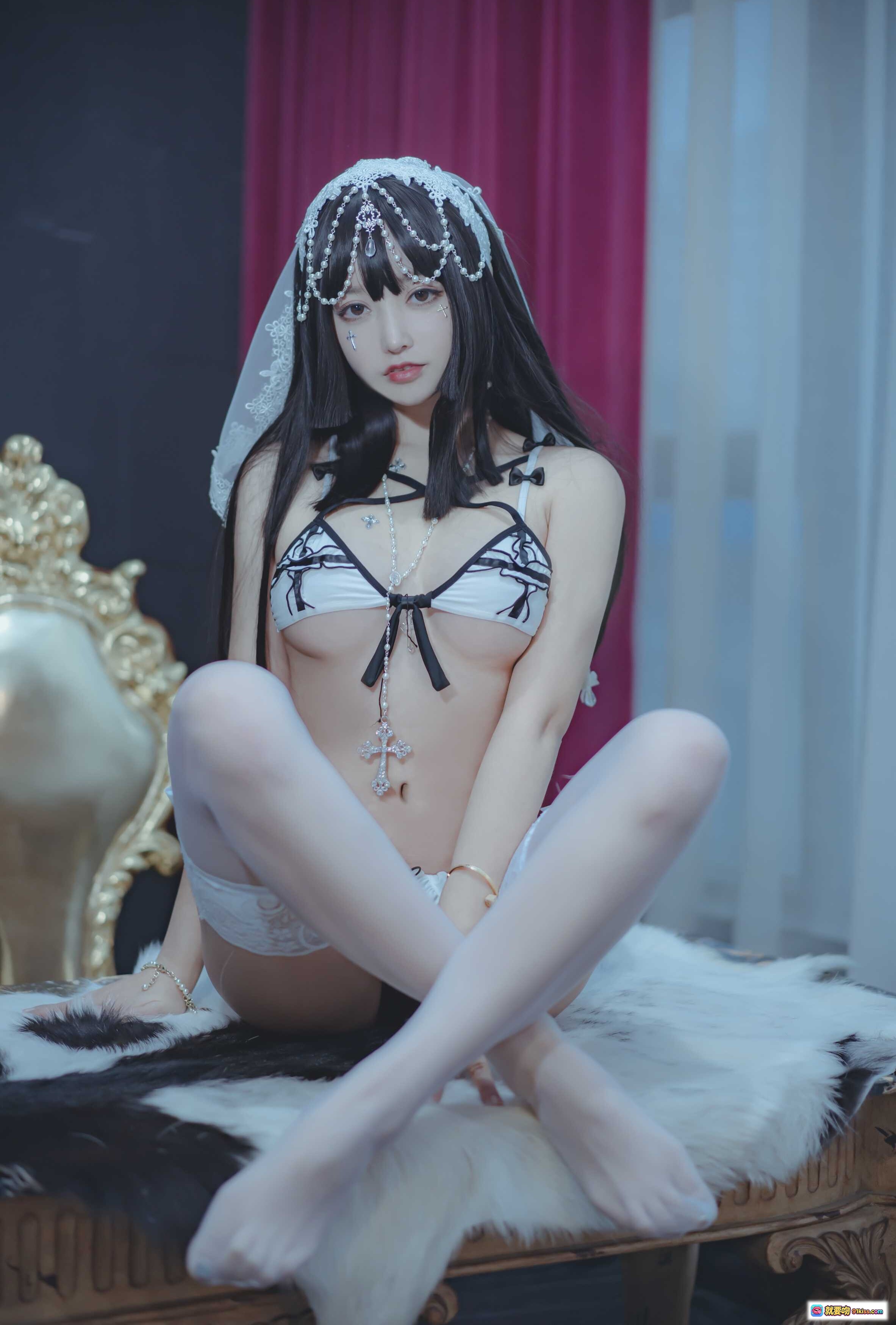 图片[2] - 过期米线线喵088米线修女COS写真 | 白色蕾丝内衣+头纱+珍珠装饰+性感美腿+华丽宫廷风背景 | 53P高清图集 - 就要吻