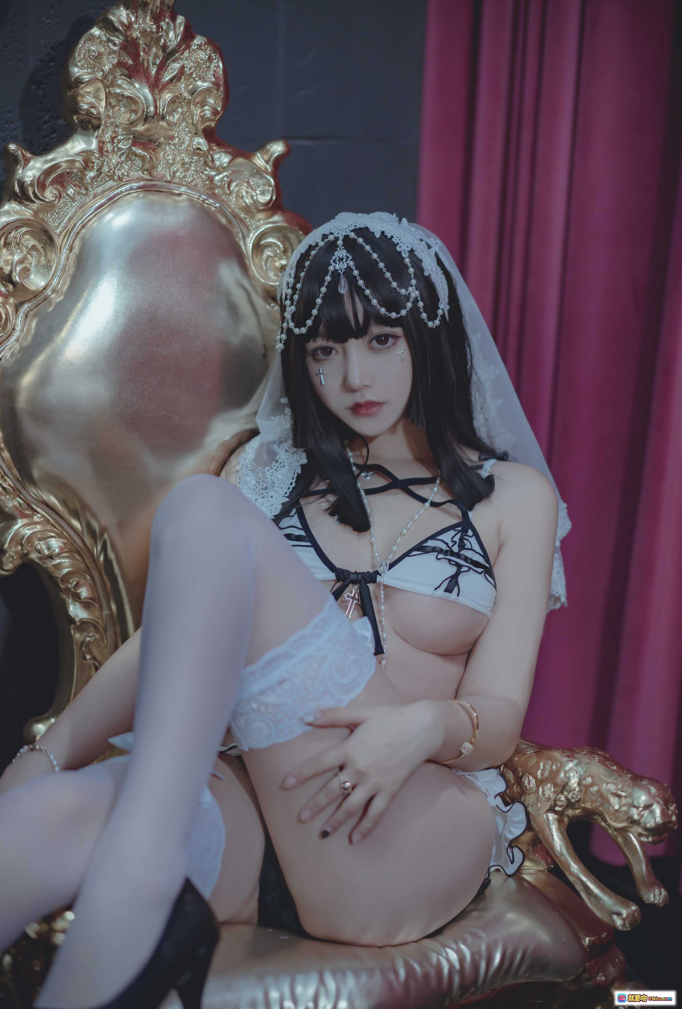图片[3] - 过期米线线喵088米线修女COS写真 | 白色蕾丝内衣+头纱+珍珠装饰+性感美腿+华丽宫廷风背景 | 53P高清图集 - 就要吻