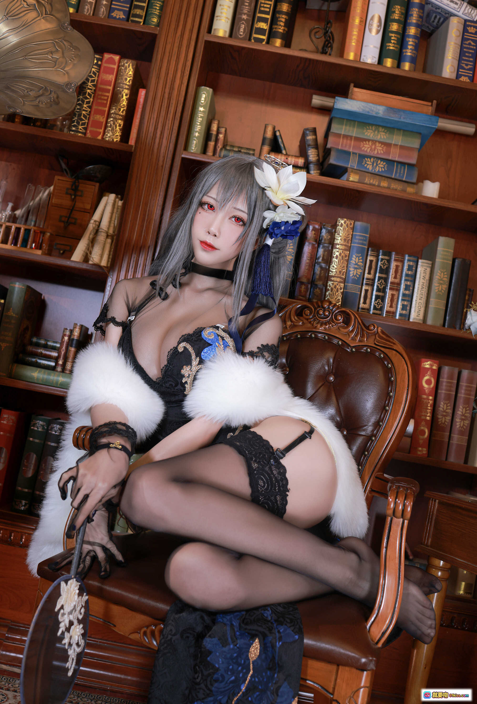 图片[2] - 水淼aqua NO.079新春4套正片 路易九世42 黑丝蕾丝白毛领古风书阁写真 - 就要吻