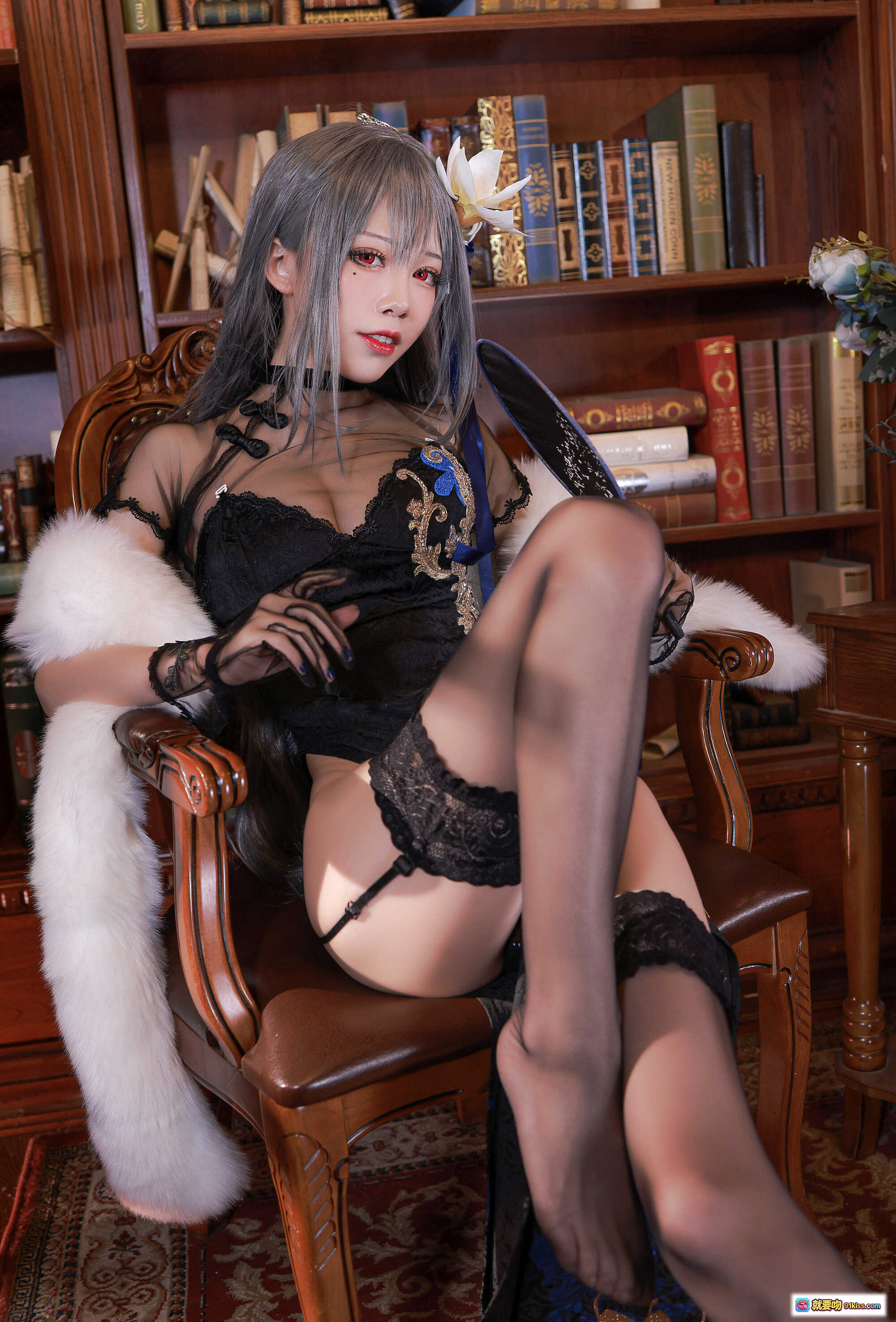图片[9] - 水淼aqua NO.079新春4套正片 路易九世42 黑丝蕾丝白毛领古风书阁写真 - 就要吻