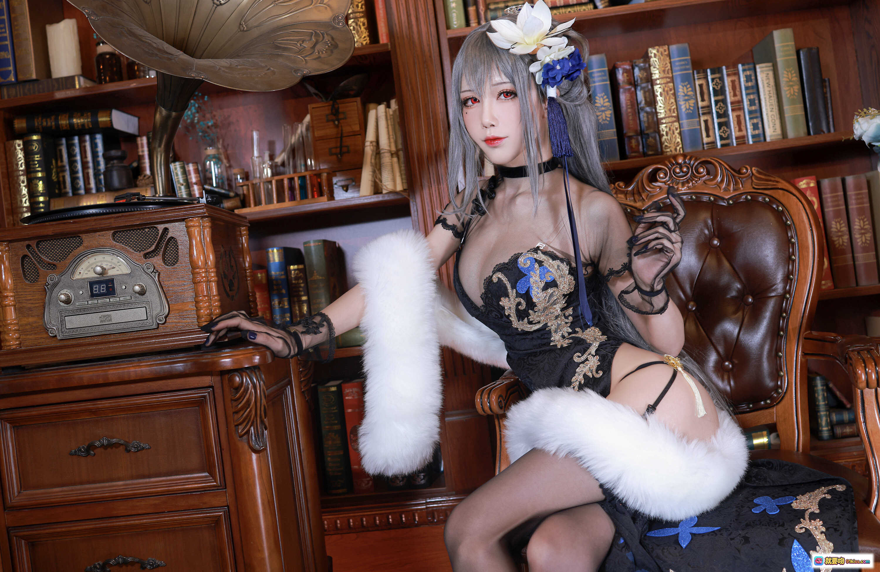 图片[4] - 水淼aqua NO.079新春4套正片 路易九世42 黑丝蕾丝白毛领古风书阁写真 - 就要吻