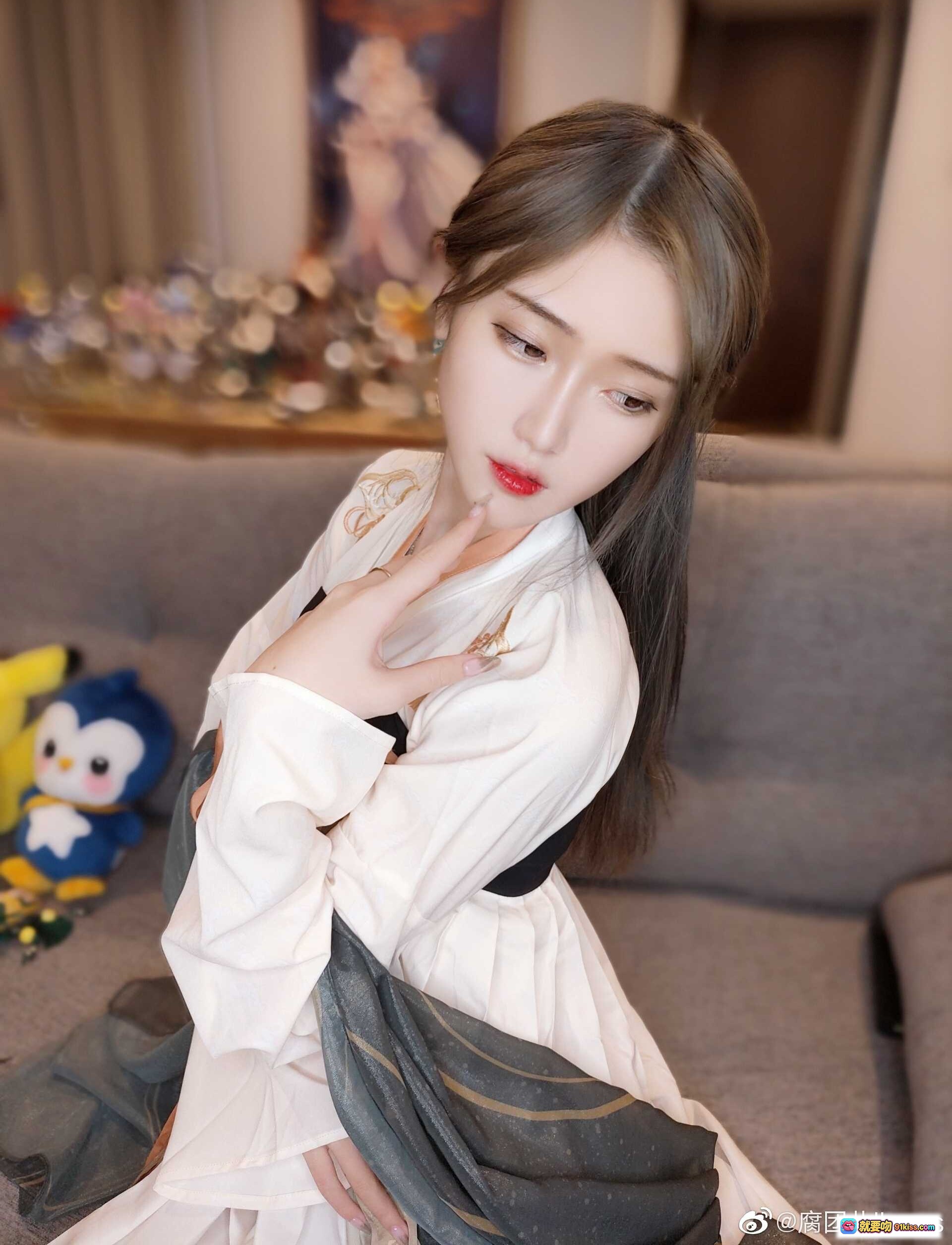 图片[5] - 腐团儿天刀同人秀汉服写真｜古风美人红唇浅笑｜精致妆容飘逸纱巾｜优雅姿态室内拍摄 - 就要吻