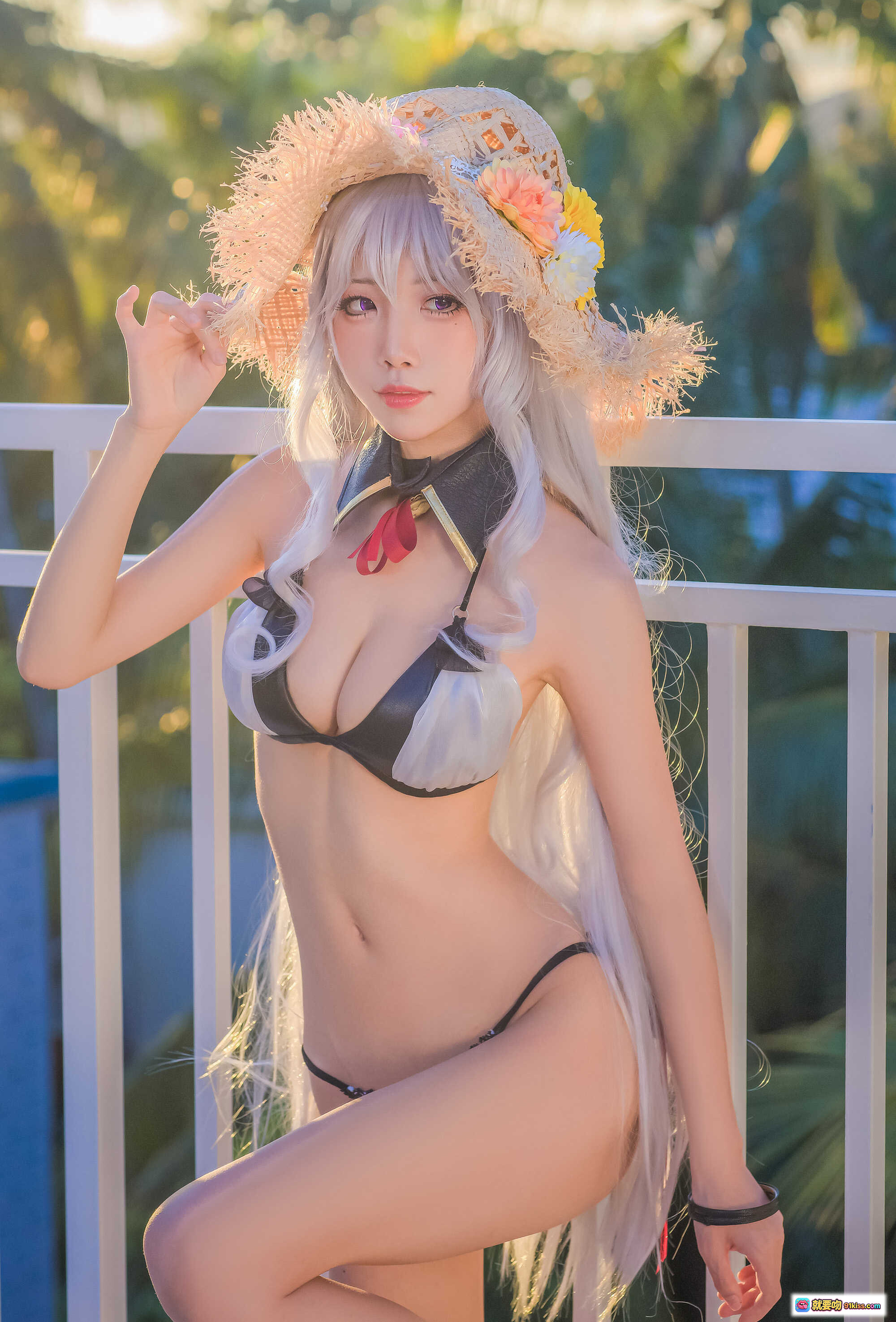 图片[9] - 水淼NO.065阿尔及利亚泳装写真·银发少女草帽花饰·海边阳台逆光美拍·精致cosplay比基尼造型 - 就要吻