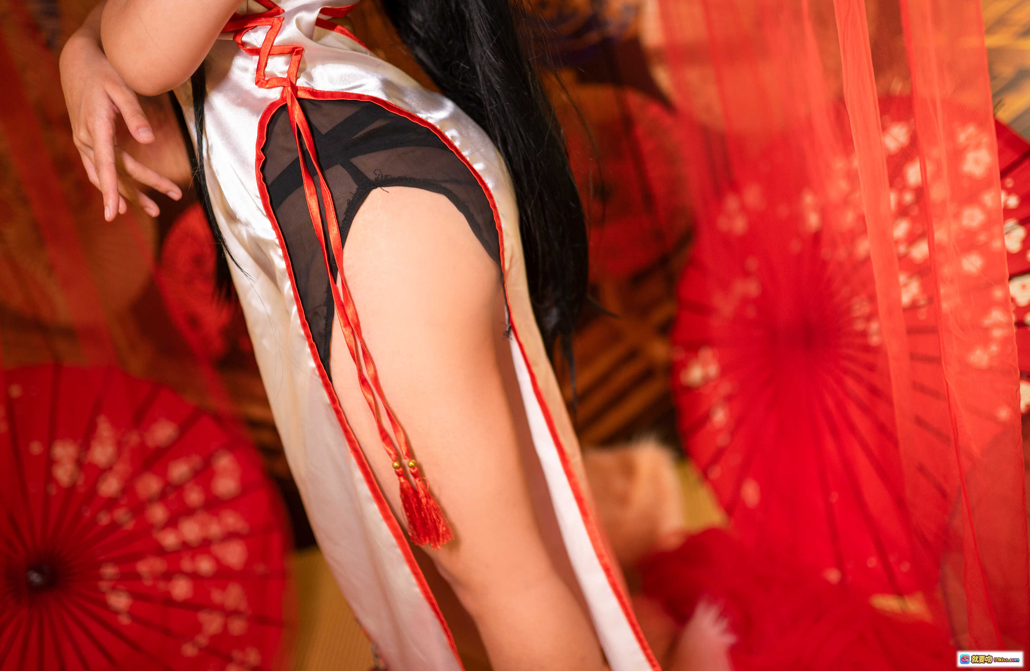 图片[6] - 蠢沫沫NO.006爱宕旗袍写真｜红花刺绣高开叉丝绸旗袍｜长发黑丝性感优雅40P高清图集 - 就要吻