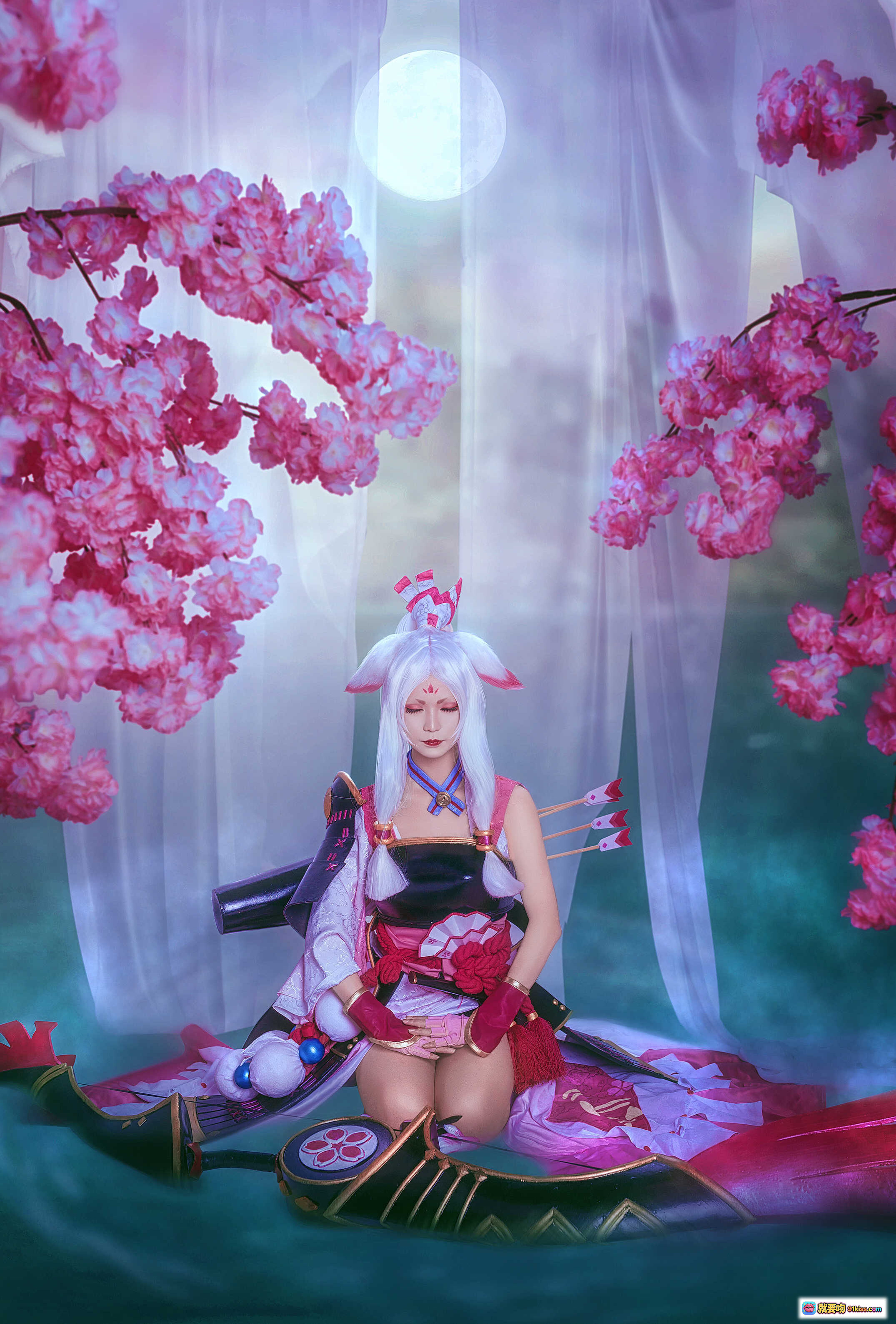 图片[4] - 阴阳师白狼cosplay美图 | 粉樱飞舞战斗姿态 | 北之北VOL.14高清9P写真 | 和风服饰光影特效 - 就要吻