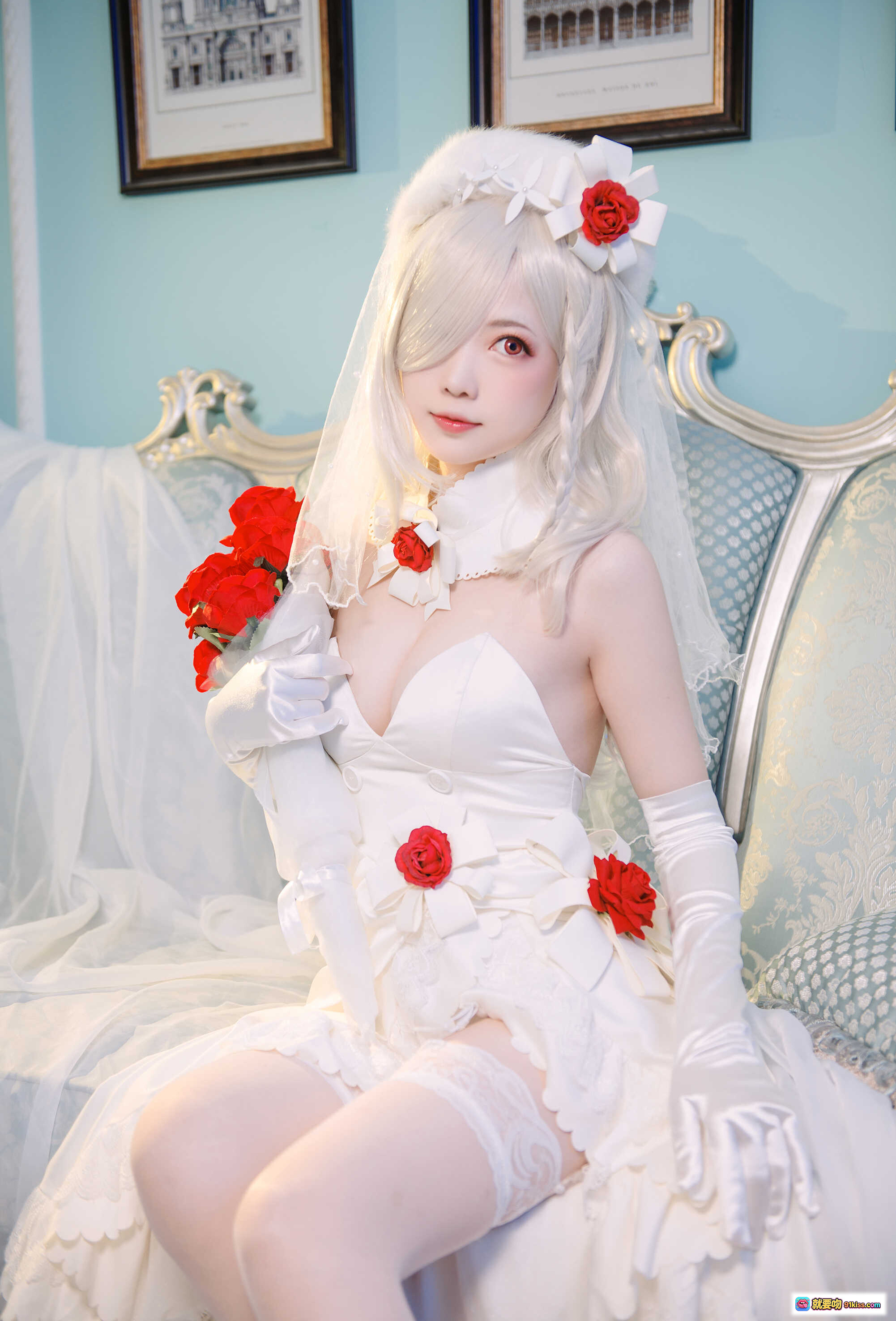 图片[4] - 妖少you1-G36C NO.002 白发新娘cosplay 白色婚纱 红玫瑰头饰 蕾丝长手套 华丽床榻写真 - 就要吻