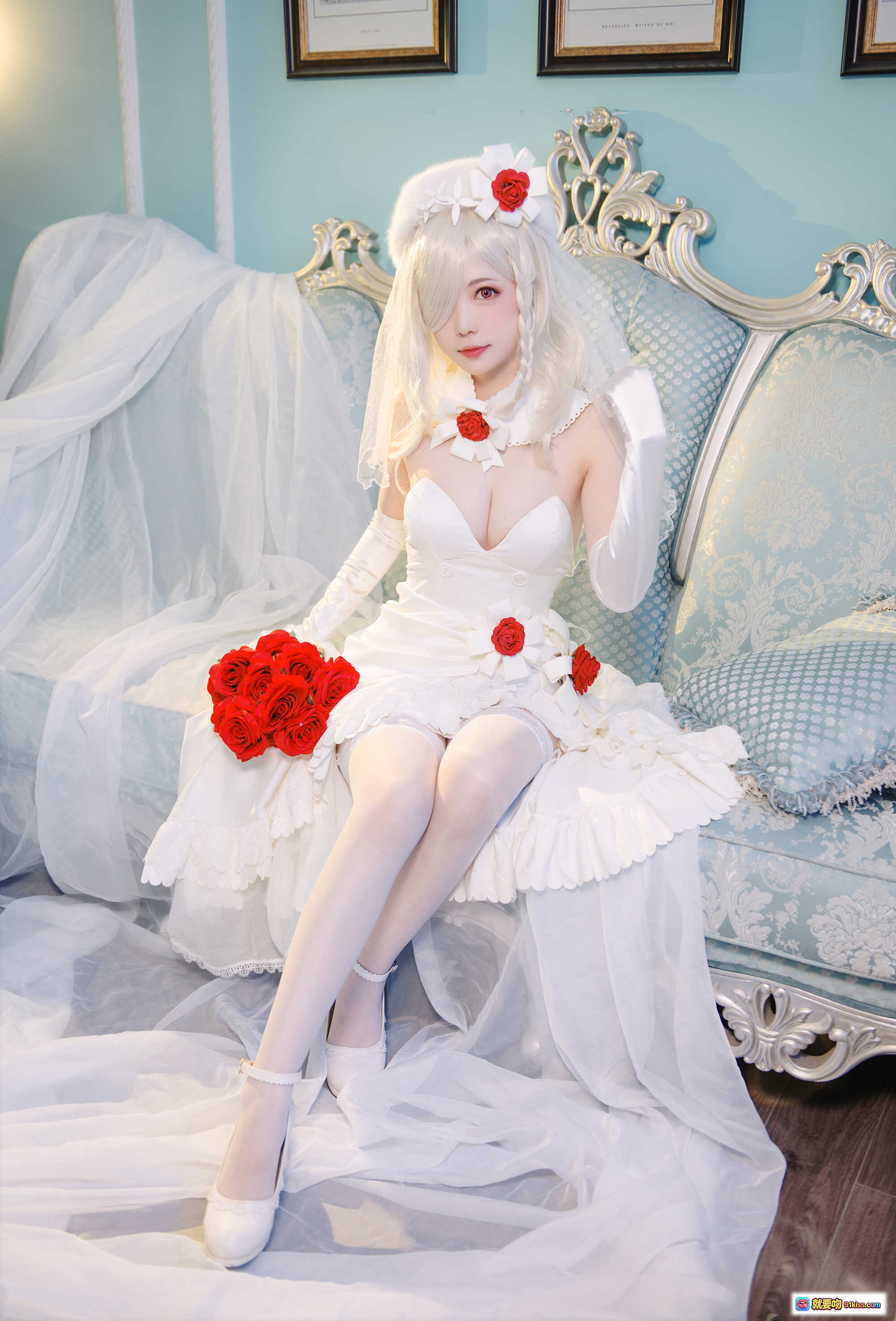 图片[7] - 妖少you1-G36C NO.002 白发新娘cosplay 白色婚纱 红玫瑰头饰 蕾丝长手套 华丽床榻写真 - 就要吻