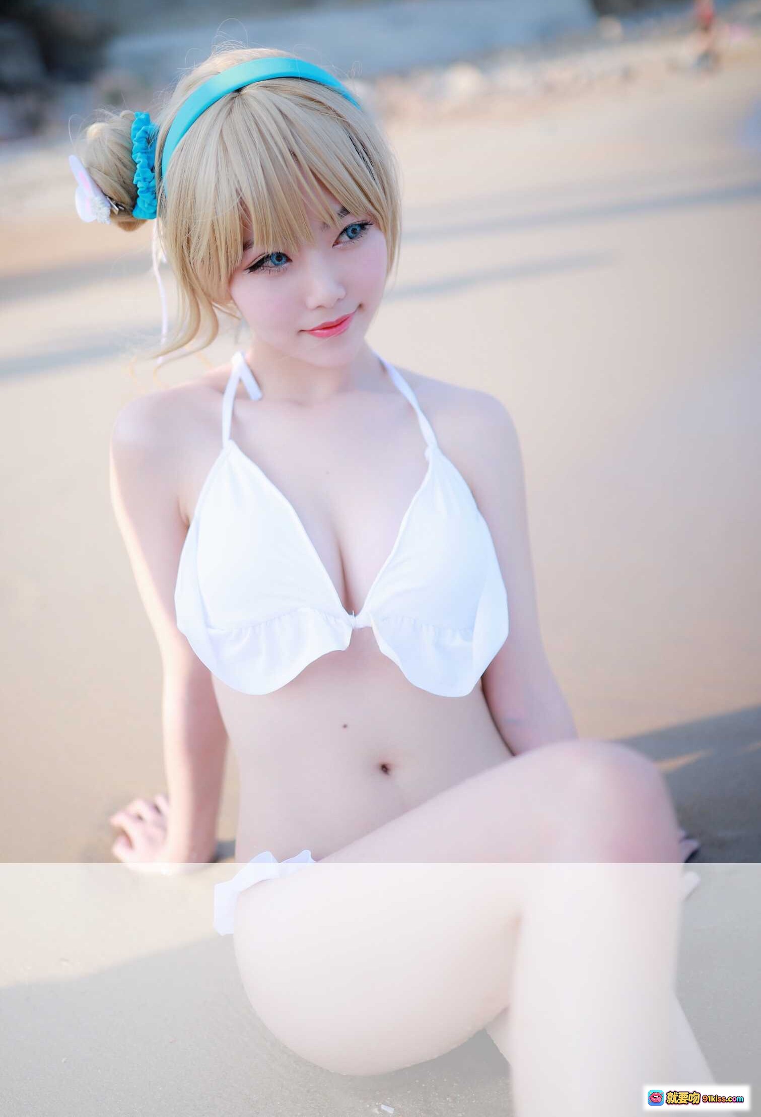 图片[5] - 抖娘利世NO.045海边索米cos写真 白色比基尼金发蓝饰海景沙滩清新性感30P - 就要吻