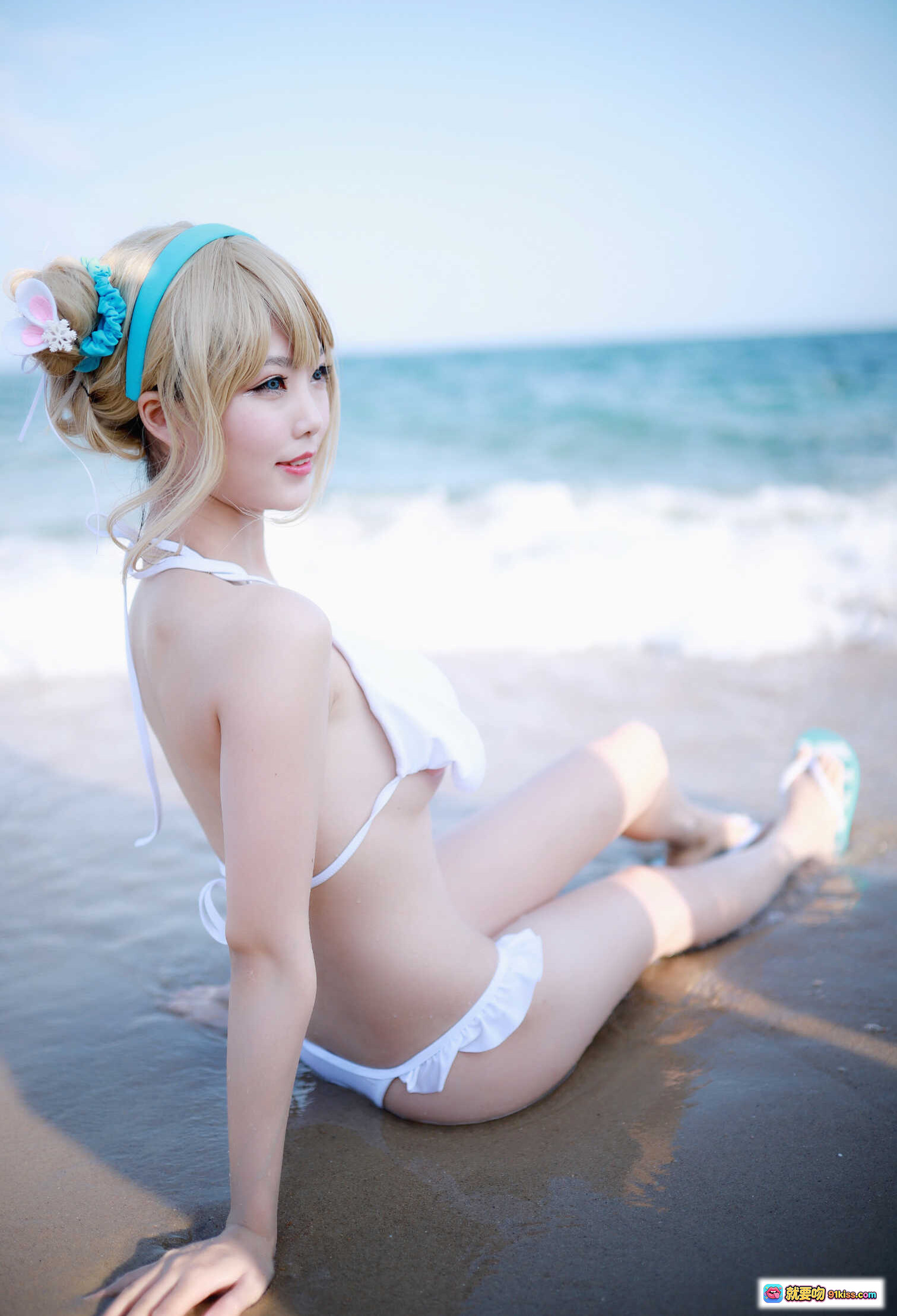图片[7] - 抖娘利世NO.045海边索米cos写真 白色比基尼金发蓝饰海景沙滩清新性感30P - 就要吻