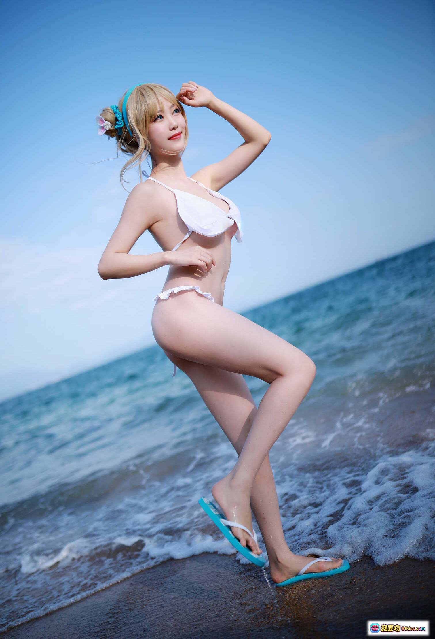 图片[9] - 抖娘利世NO.045海边索米cos写真 白色比基尼金发蓝饰海景沙滩清新性感30P - 就要吻