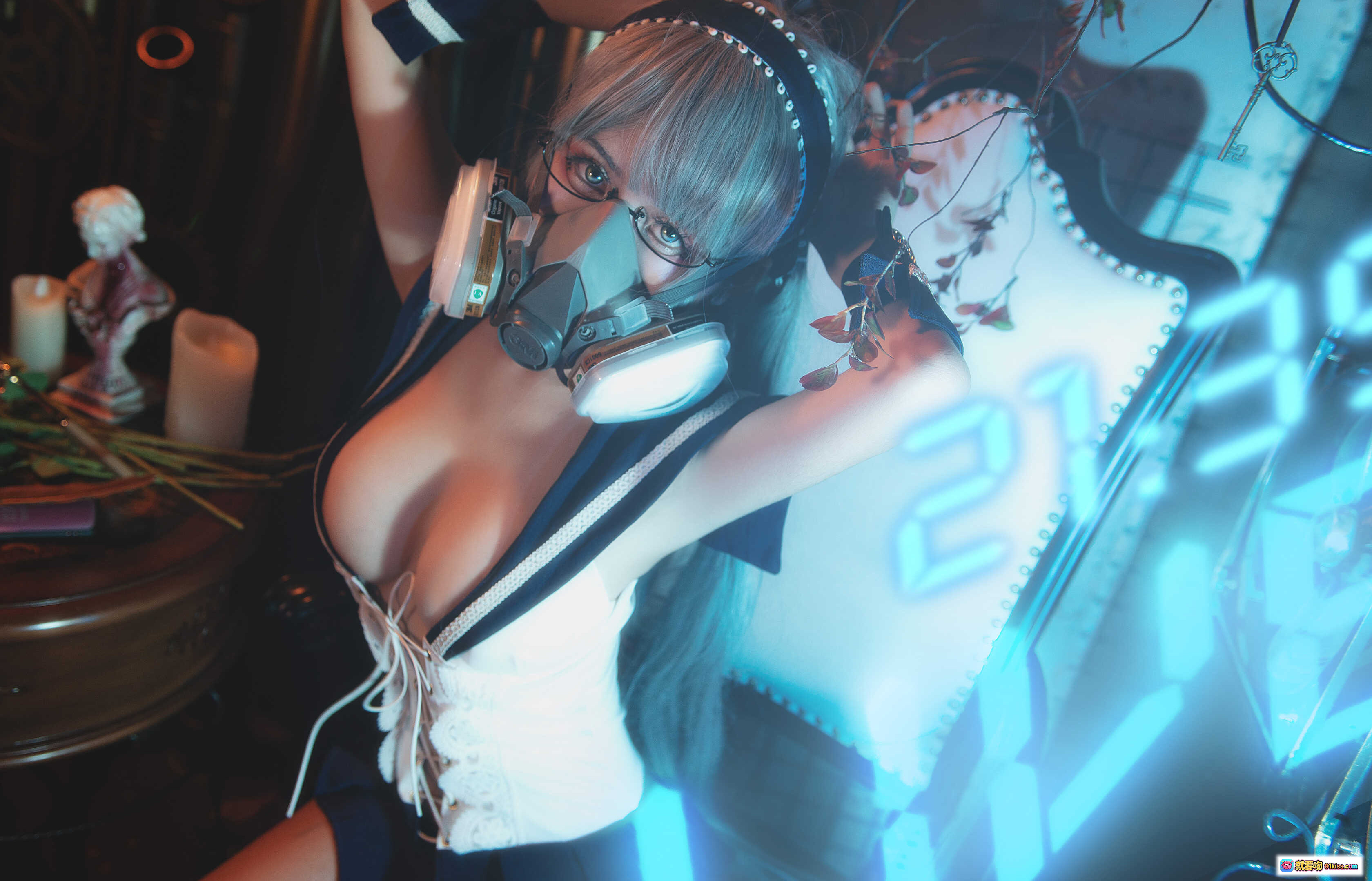 图片[1] - 一笑芳香沁NO.024 JK赛博风cosplay写真 未来感面具+科技蓝光+性感制服+暗黑氛围 9P高清图集 - 就要吻