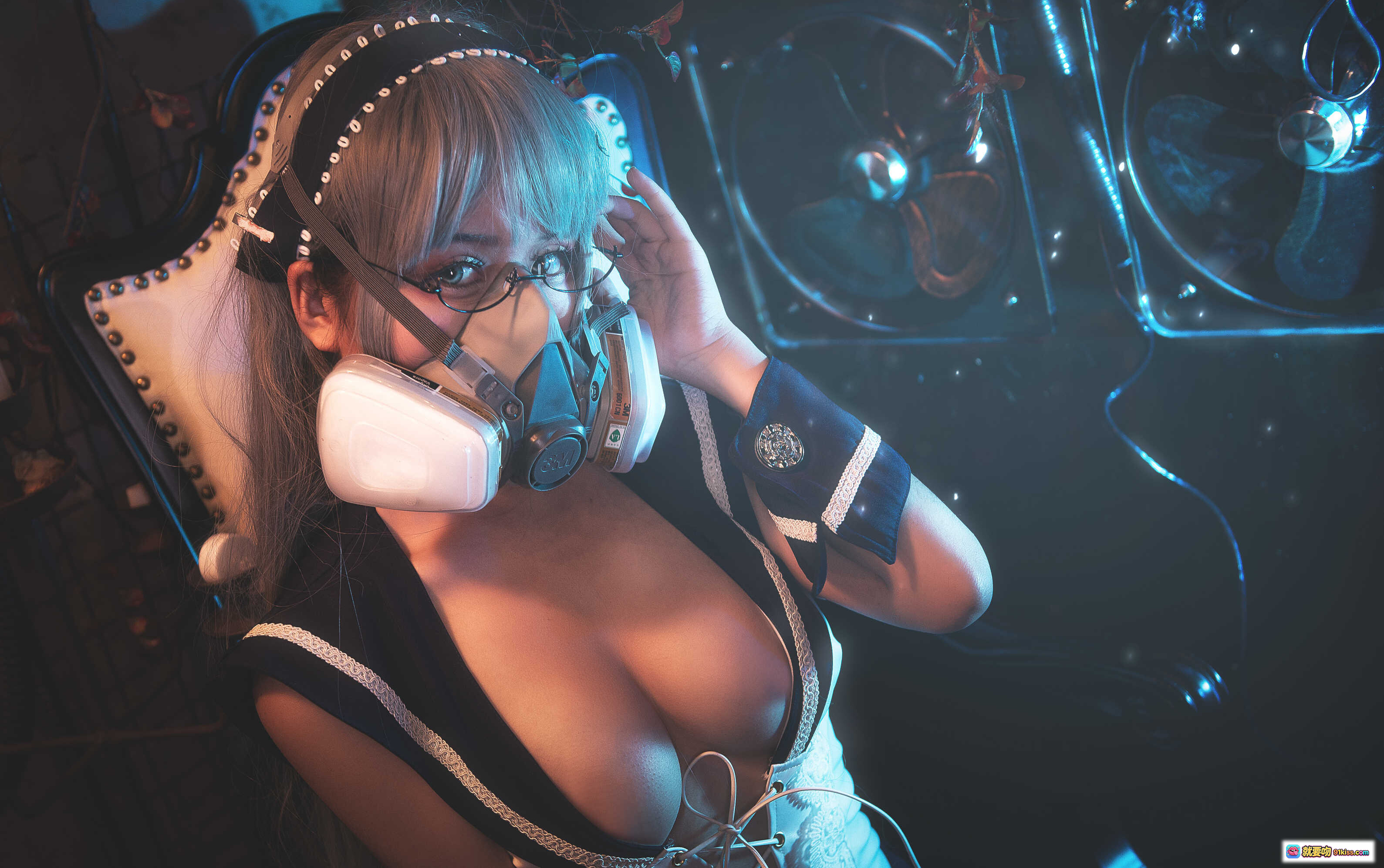 图片[7] - 一笑芳香沁NO.024 JK赛博风cosplay写真 未来感面具+科技蓝光+性感制服+暗黑氛围 9P高清图集 - 就要吻