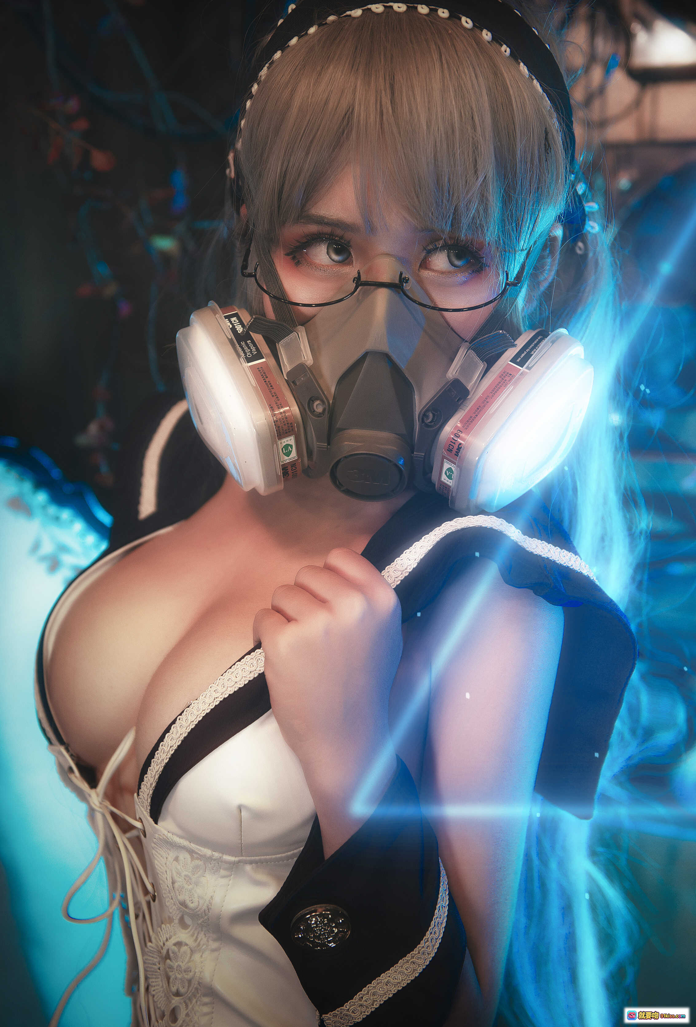 图片[6] - 一笑芳香沁NO.024 JK赛博风cosplay写真 未来感面具+科技蓝光+性感制服+暗黑氛围 9P高清图集 - 就要吻