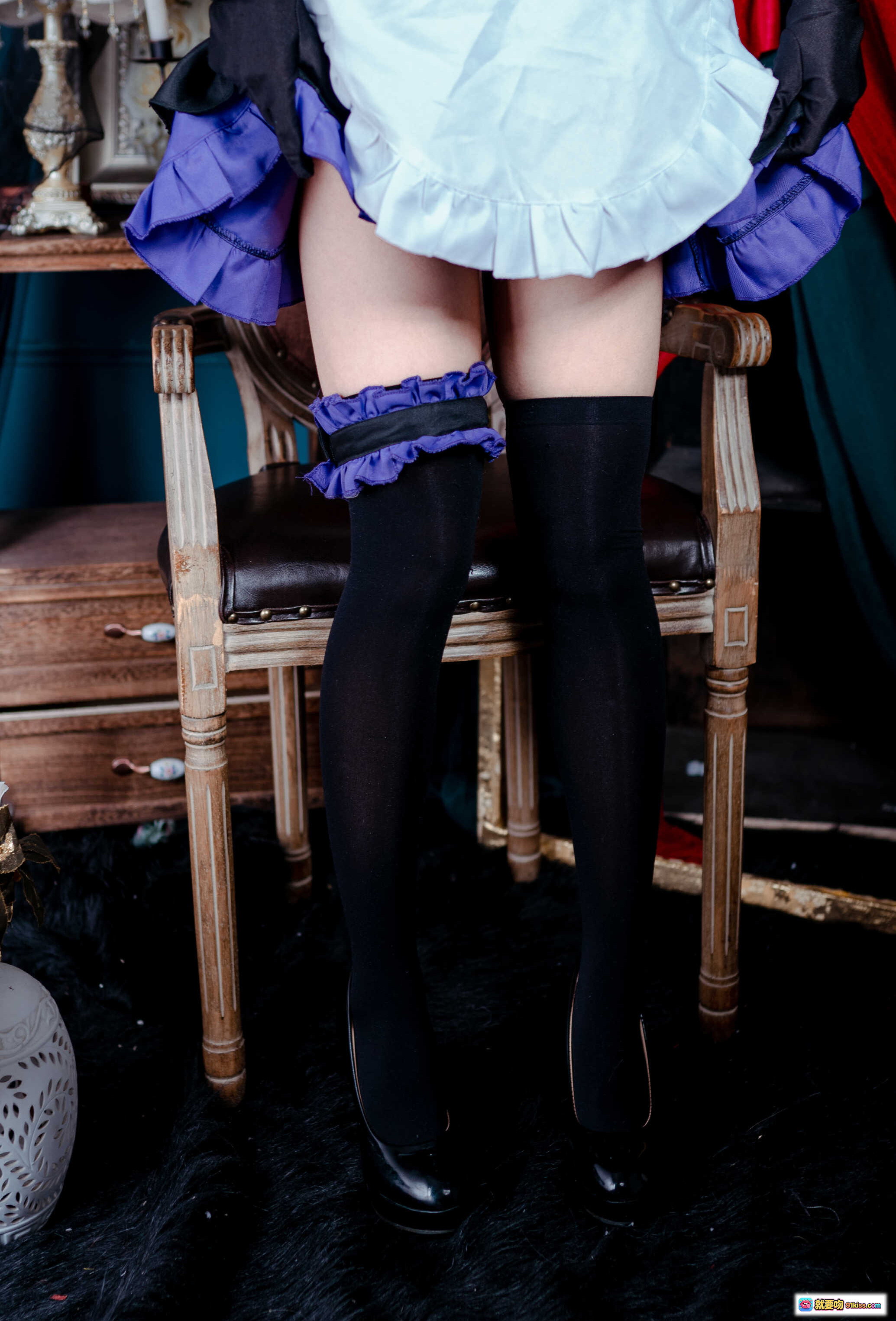 图片[9] - 蠢沫沫NO.045玛修女仆Cosplay写真 22P高清美图 白发蓝瞳黑裙蓝边女仆装 长手套复古椅场景 - 就要吻