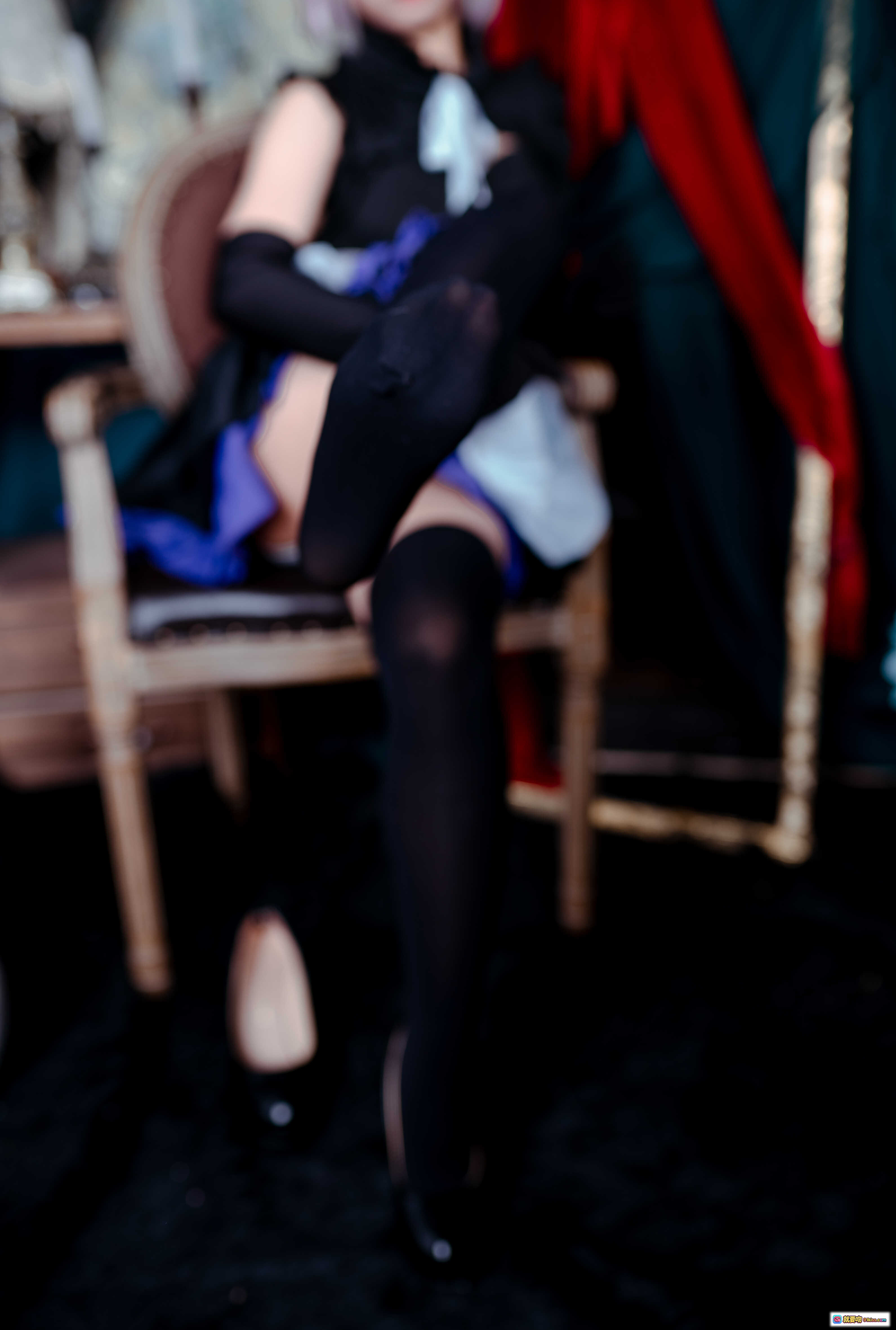 图片[8] - 蠢沫沫NO.045玛修女仆Cosplay写真 22P高清美图 白发蓝瞳黑裙蓝边女仆装 长手套复古椅场景 - 就要吻