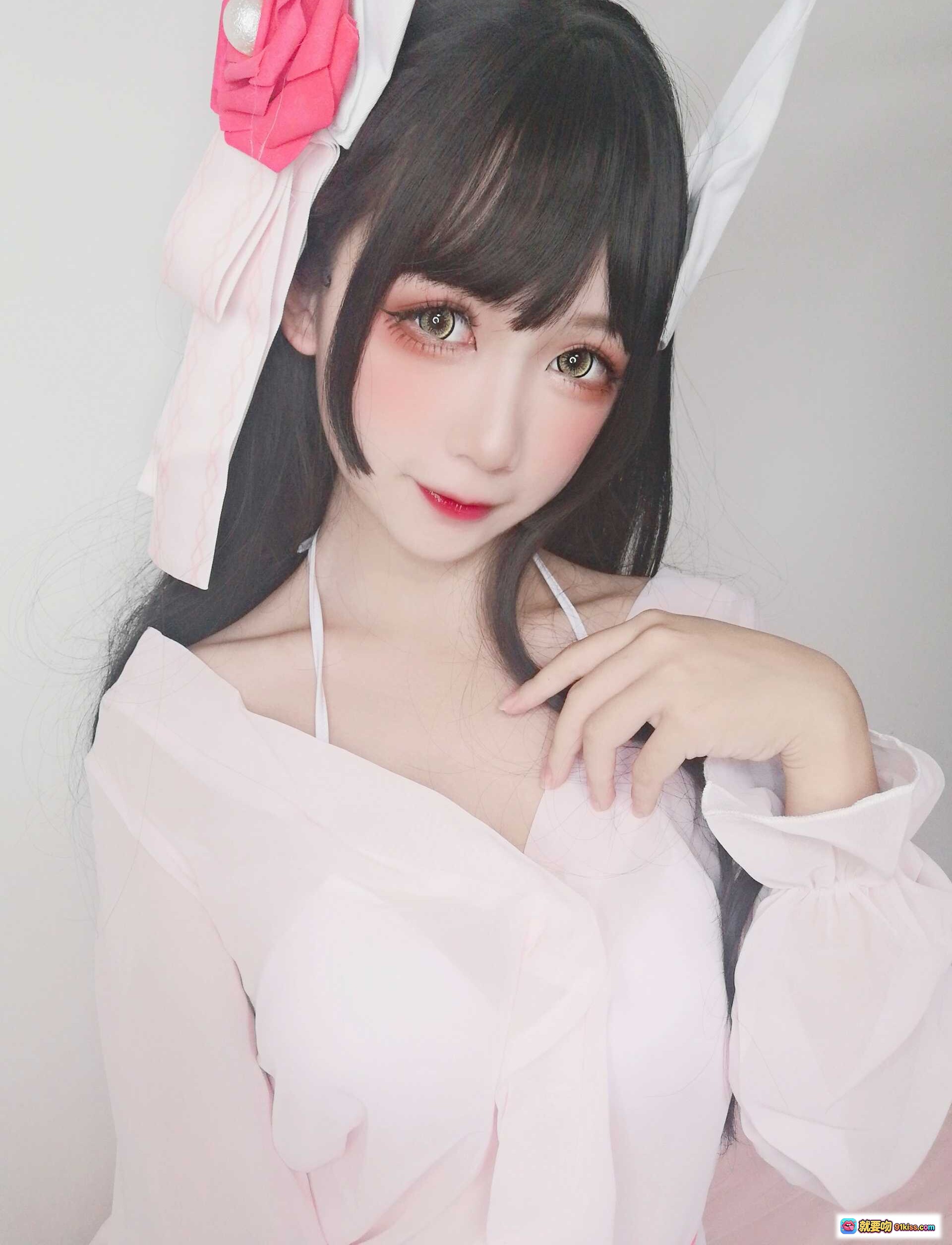 图片[6] - 樱落酱NO.013鲟睡衣自拍写真｜粉色兔耳造型｜甜美妆容｜黑长直发型｜露肩设计｜高清美图 - 就要吻