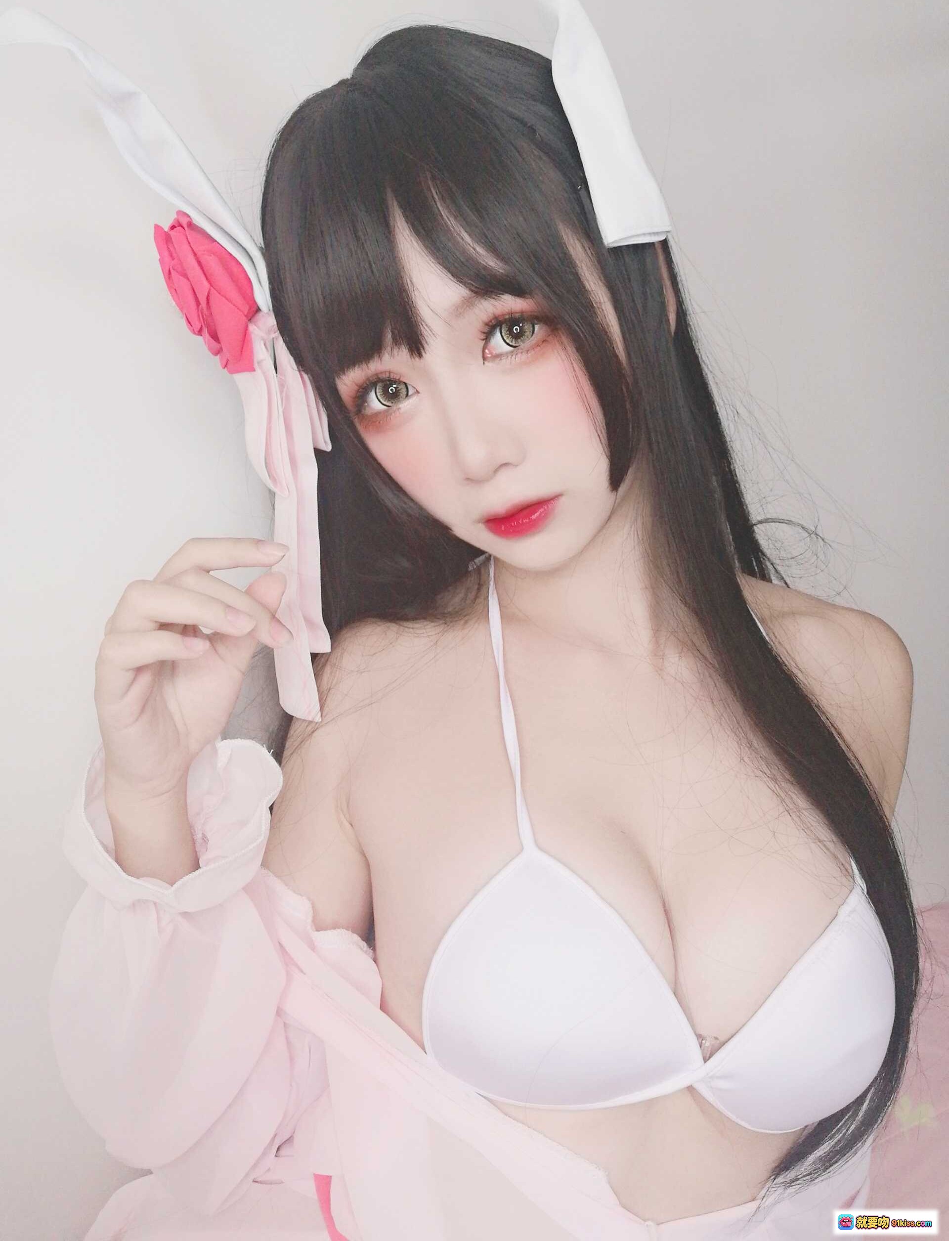 图片[5] - 樱落酱NO.013鲟睡衣自拍写真｜粉色兔耳造型｜甜美妆容｜黑长直发型｜露肩设计｜高清美图 - 就要吻