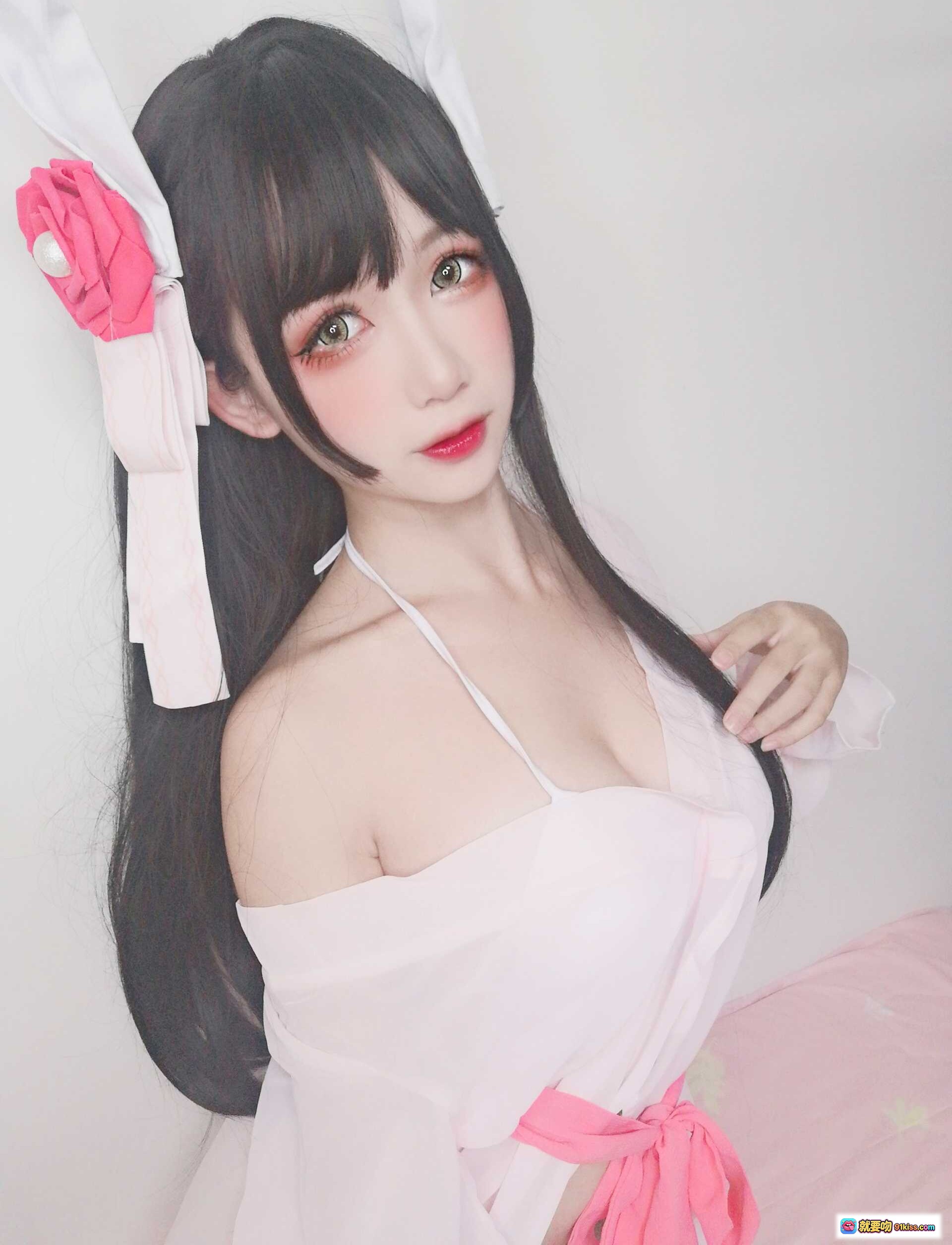 图片[4] - 樱落酱NO.013鲟睡衣自拍写真｜粉色兔耳造型｜甜美妆容｜黑长直发型｜露肩设计｜高清美图 - 就要吻