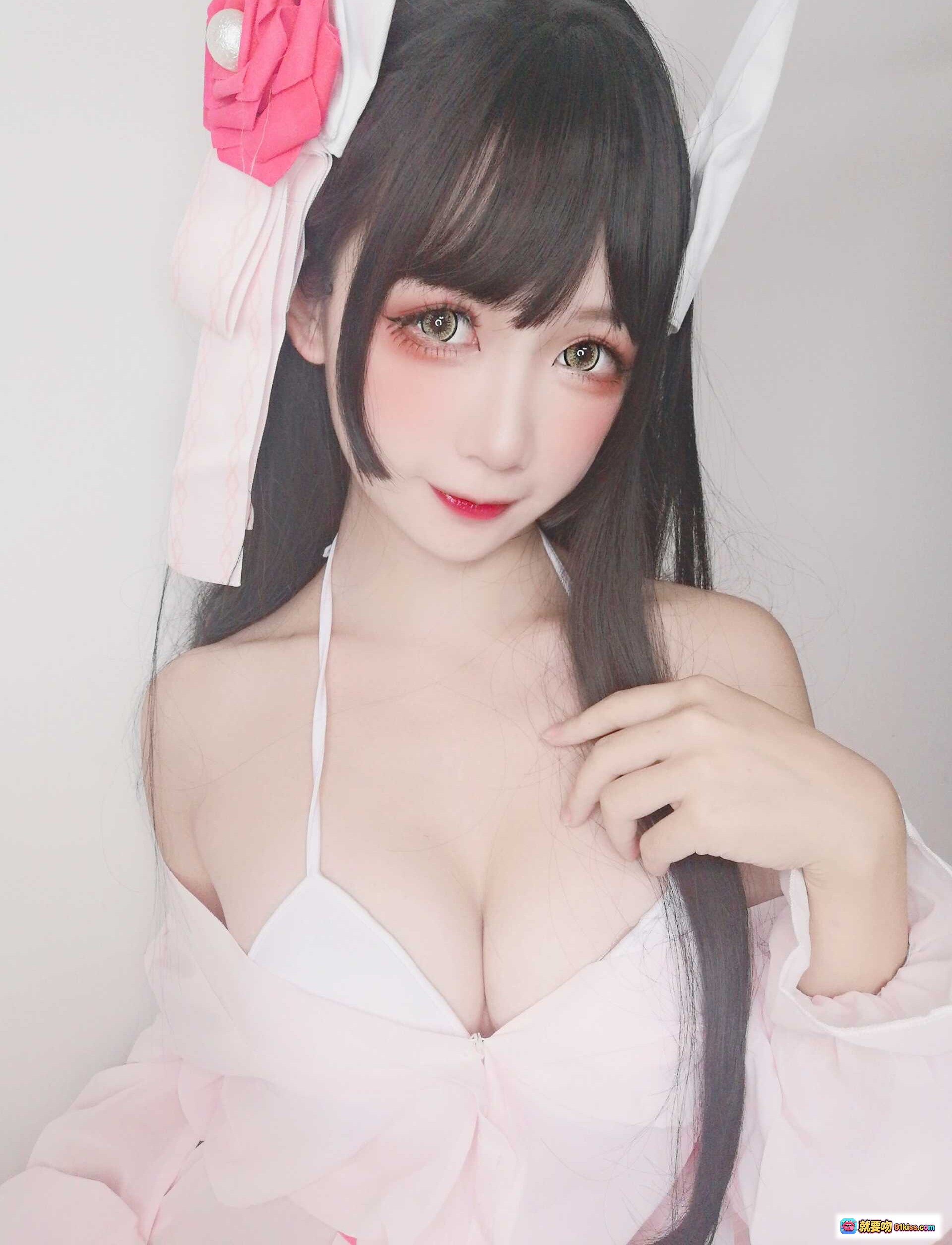 图片[3] - 樱落酱NO.013鲟睡衣自拍写真｜粉色兔耳造型｜甜美妆容｜黑长直发型｜露肩设计｜高清美图 - 就要吻