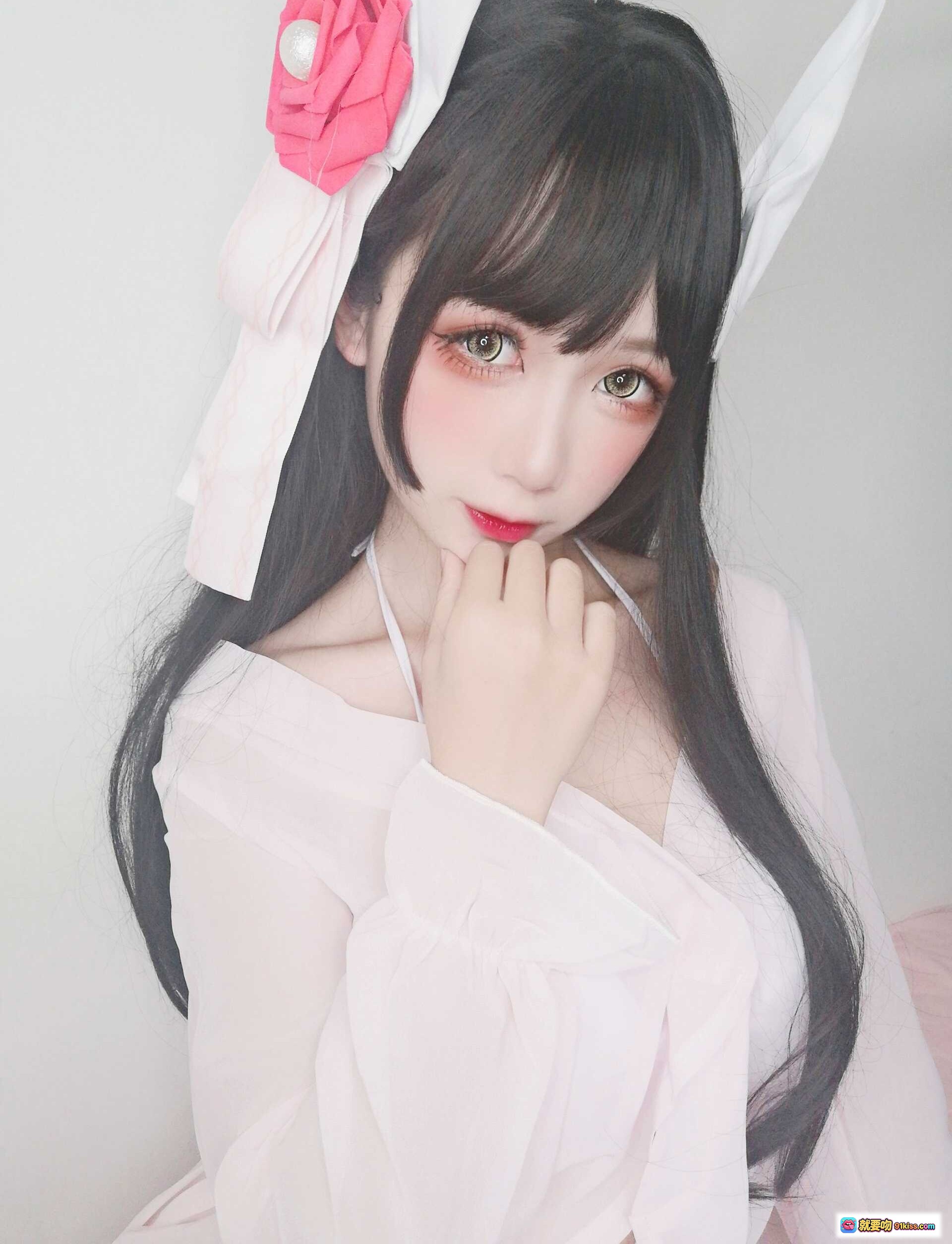 图片[10] - 樱落酱NO.013鲟睡衣自拍写真｜粉色兔耳造型｜甜美妆容｜黑长直发型｜露肩设计｜高清美图 - 就要吻