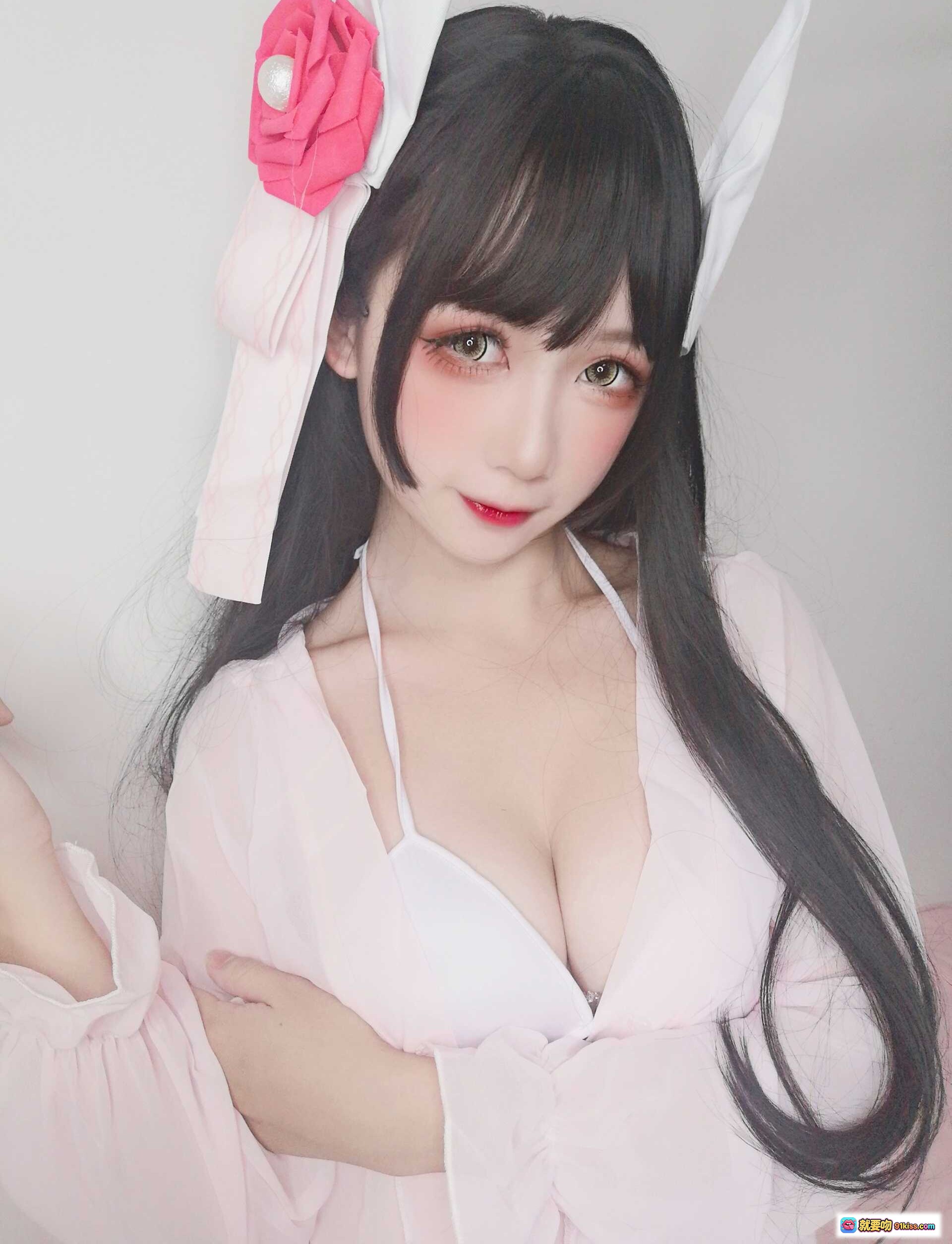 图片[8] - 樱落酱NO.013鲟睡衣自拍写真｜粉色兔耳造型｜甜美妆容｜黑长直发型｜露肩设计｜高清美图 - 就要吻