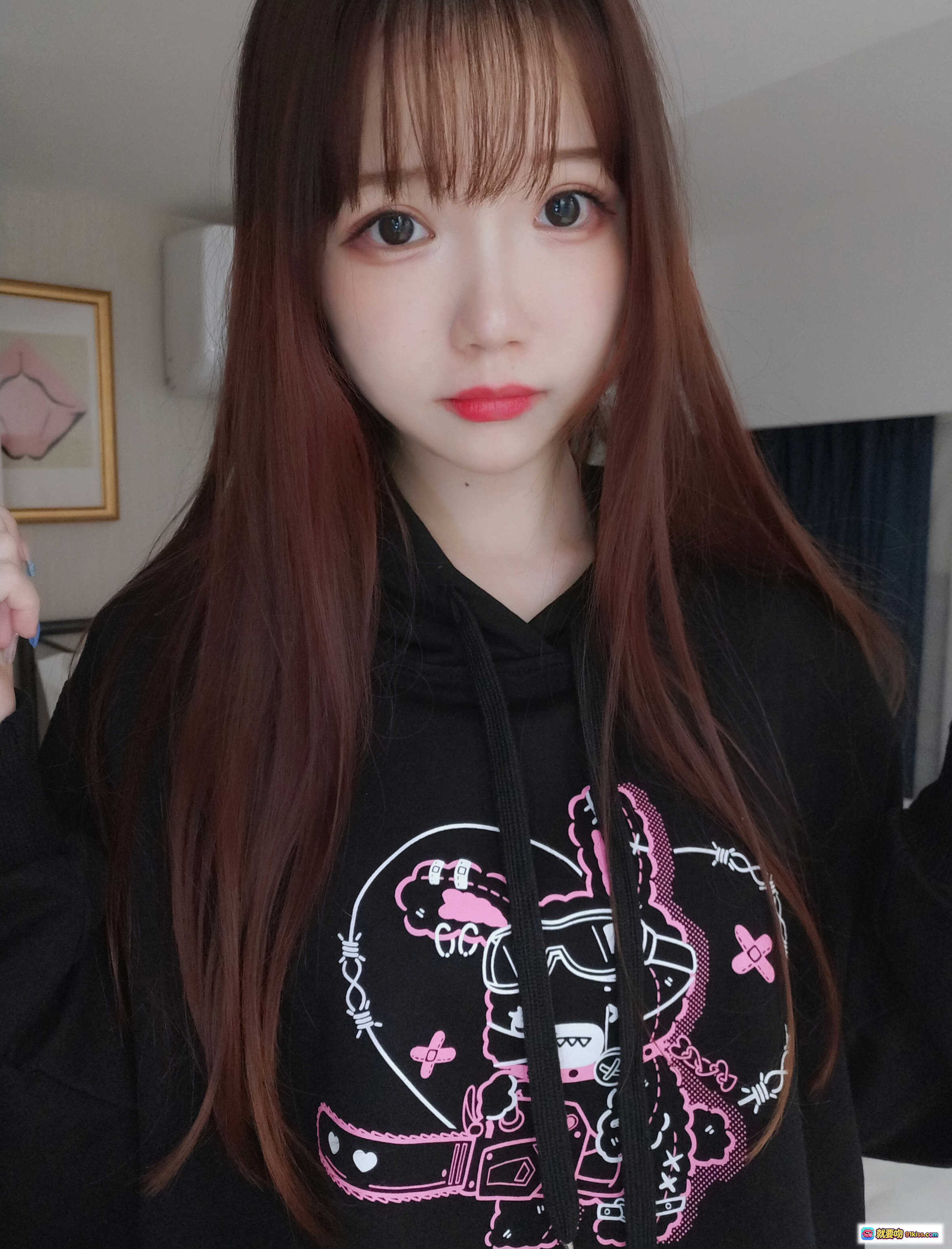 图片[1] - 雪晴Astra NO.019 美腿美足美臀写真 甜美长发黑卫衣粉萌印花少女风高清图集 - 就要吻