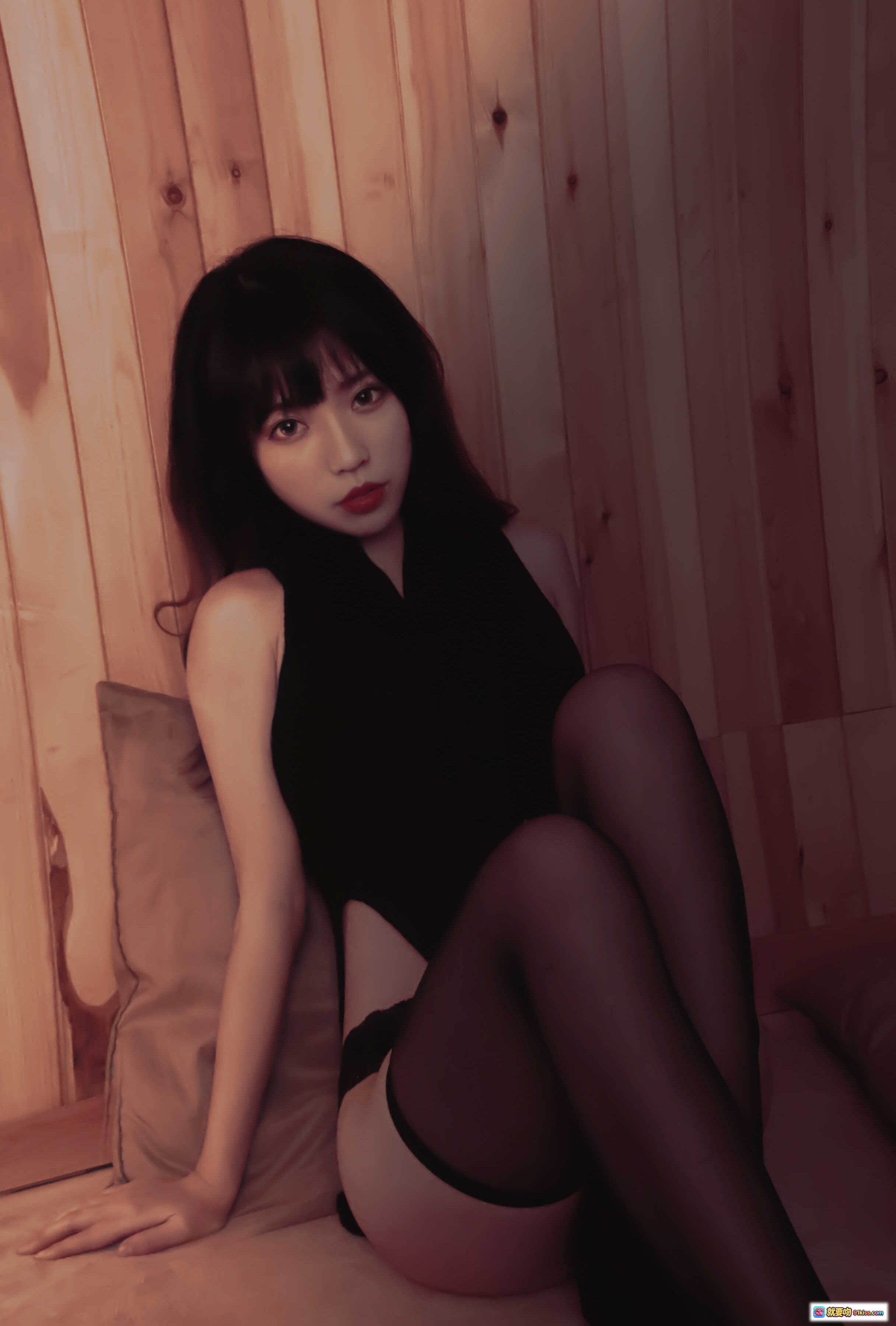 图片[5] - 白易子 NO.08 高叉毛衣写真 26P 黑丝美腿 黄色床品 甜美少女风 室内私房摄影 - 就要吻