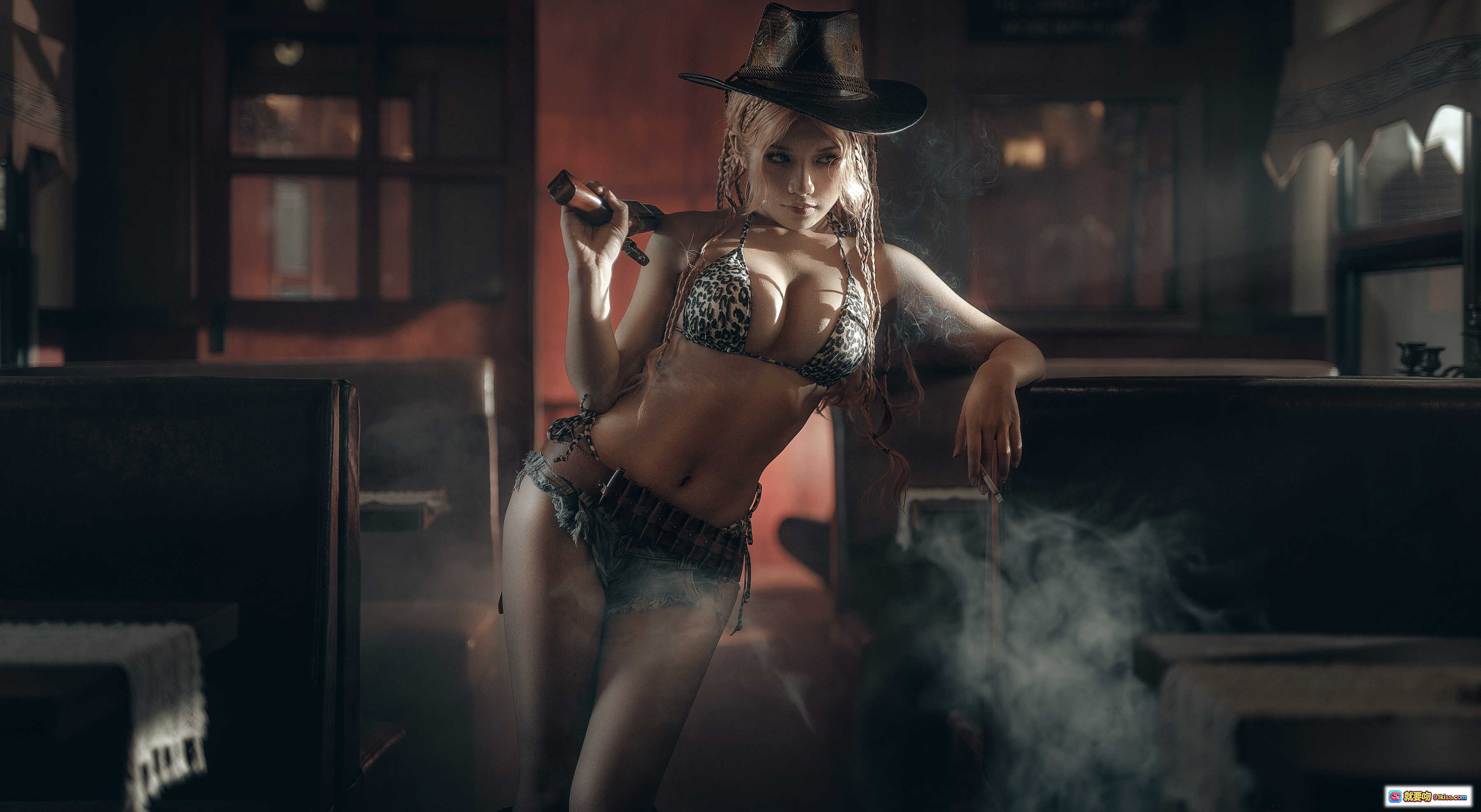 图片[5] - 一笑芳香沁 NO.022 牛仔豹女写真 22P 304MB 西部牛仔帽 热辣比基尼 皮靴酒吧氛围 烟雾光影性感大片 - 就要吻