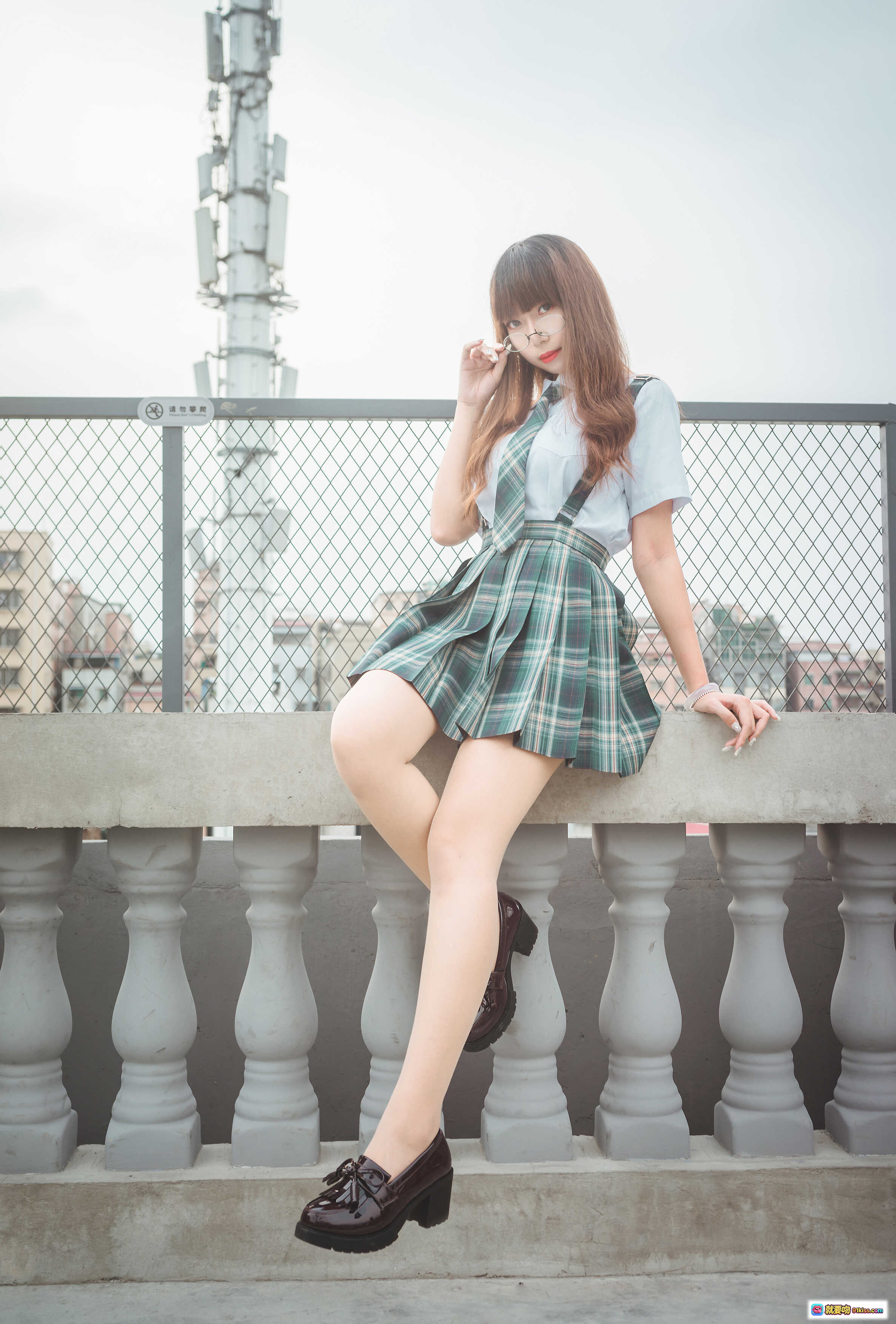 图片[3] - Money冷冷 NO.007 JK制服少女楼梯写真 清新校园风 绿格裙高跟鞋眼镜美腿9P - 就要吻