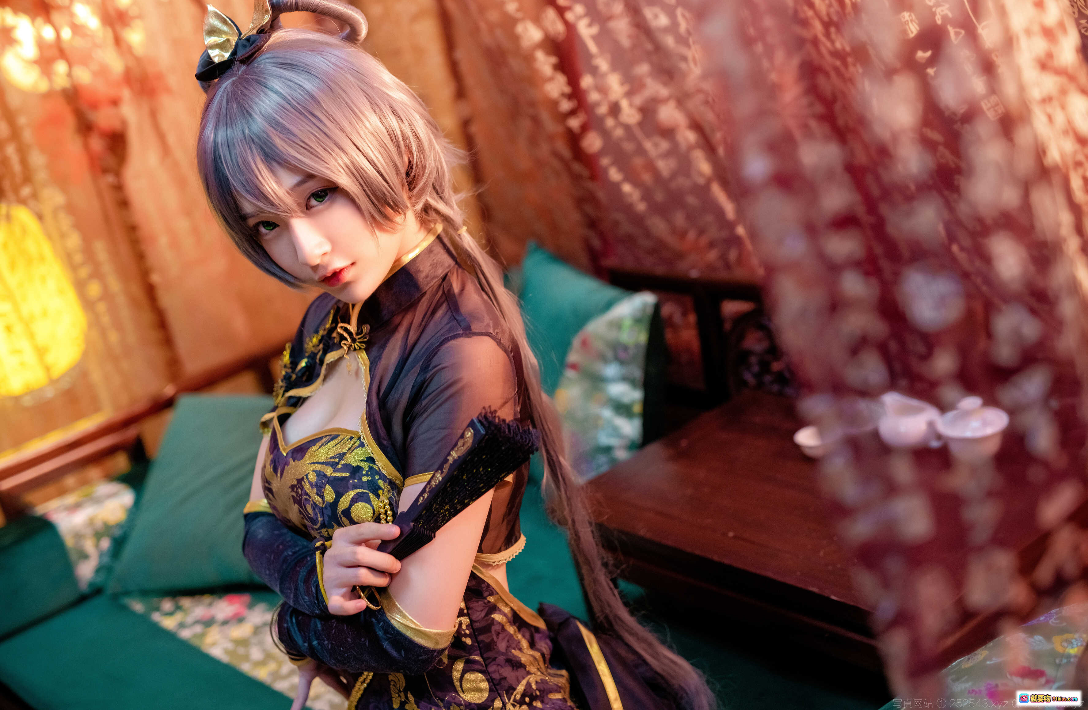 图片[6] - 洛天依cos铁板烧鬼舞w NO.008 旗袍黑丝高跟古典风写真14P 208M 精美场景布景秋枫灯笼书堆氛围感 - 就要吻