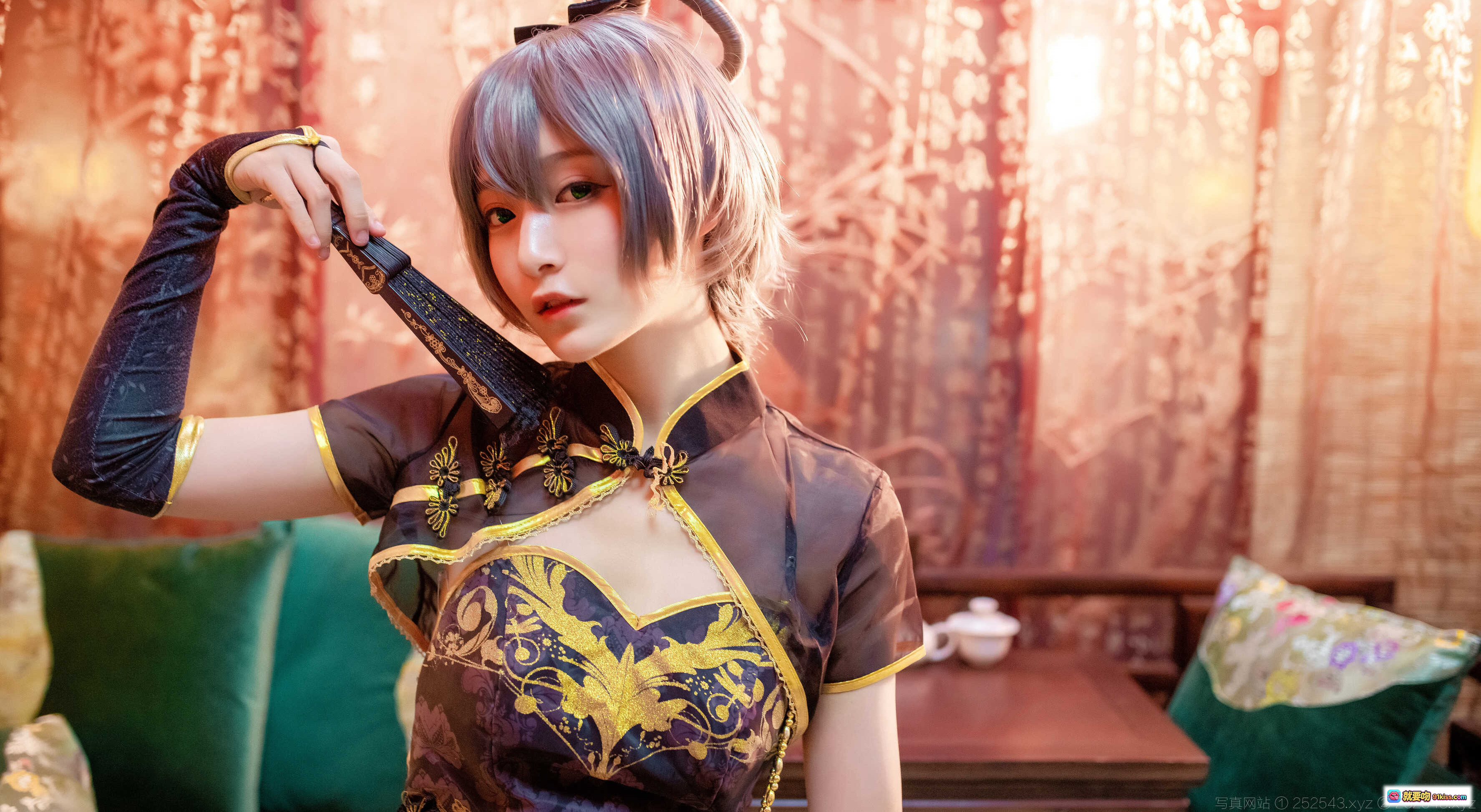 图片[10] - 洛天依cos铁板烧鬼舞w NO.008 旗袍黑丝高跟古典风写真14P 208M 精美场景布景秋枫灯笼书堆氛围感 - 就要吻