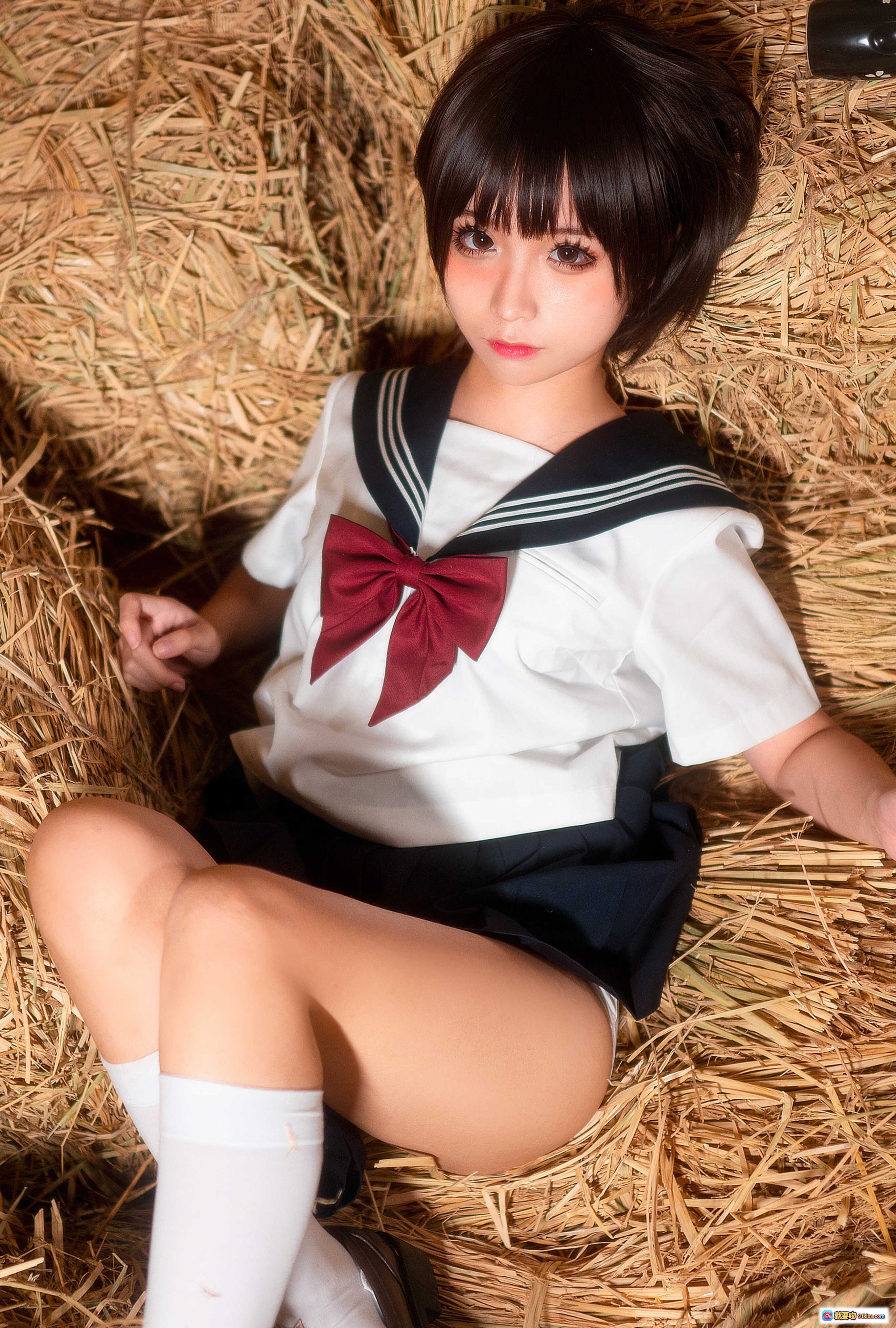 图片[4] - 蠢沫沫NO.010稻草写真 50P高清美腿特写 白袜黑裙田园风 优雅坐姿自然光拍摄 - 就要吻