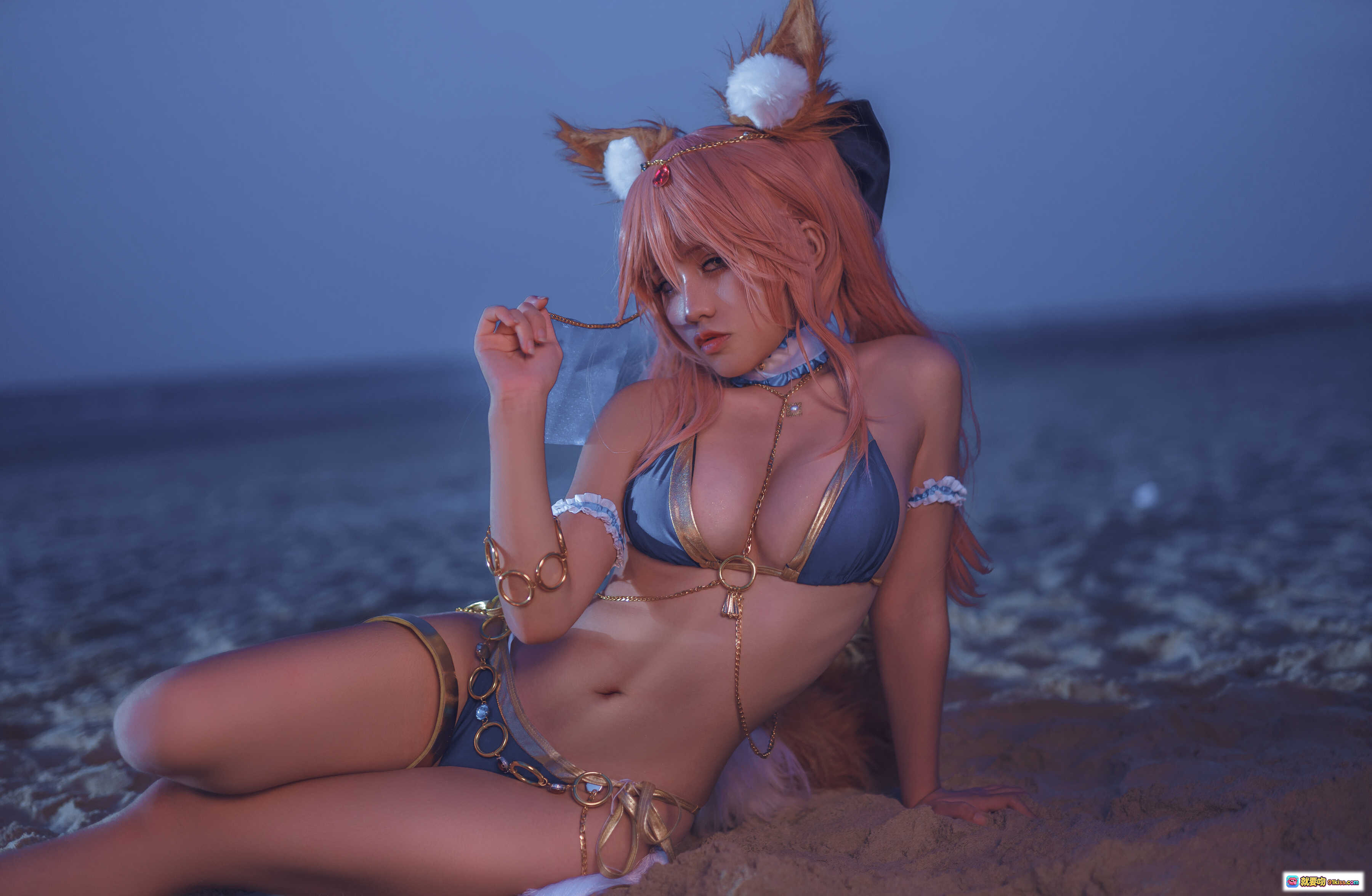 图片[5] - 一笑芳香沁NO.004舞娘Cosplay写真｜粉发狐耳少女比基尼造型｜户外柔光氛围感美图 - 就要吻