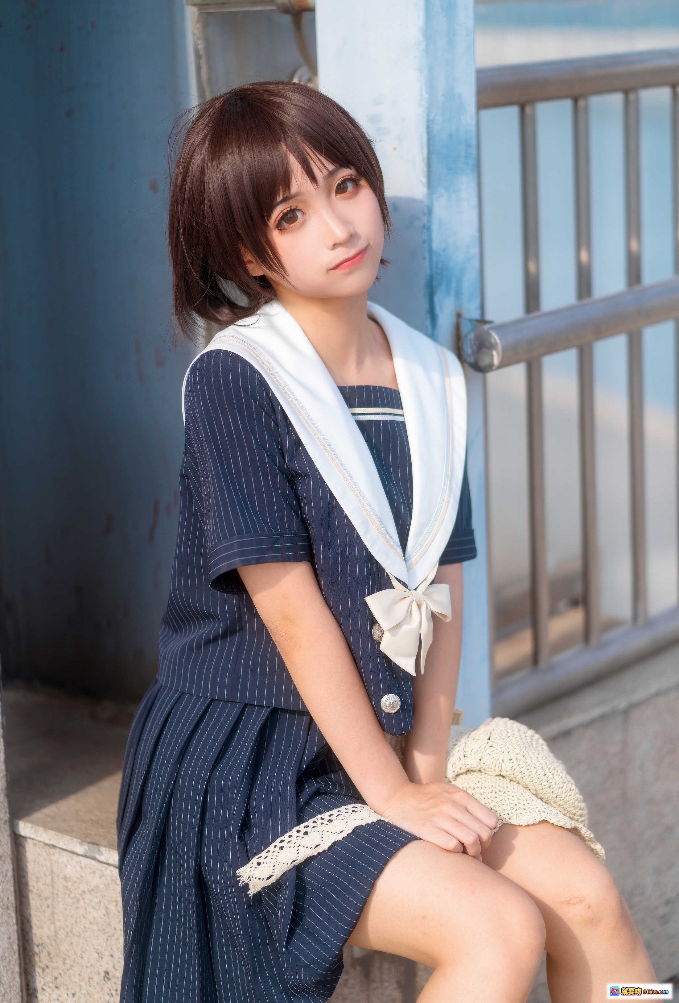 图片[10] - 蠢沫沫NO.003 JK制服写真｜深蓝百褶裙+黑色中筒袜+厚底皮鞋｜校园风美腿特写 - 就要吻