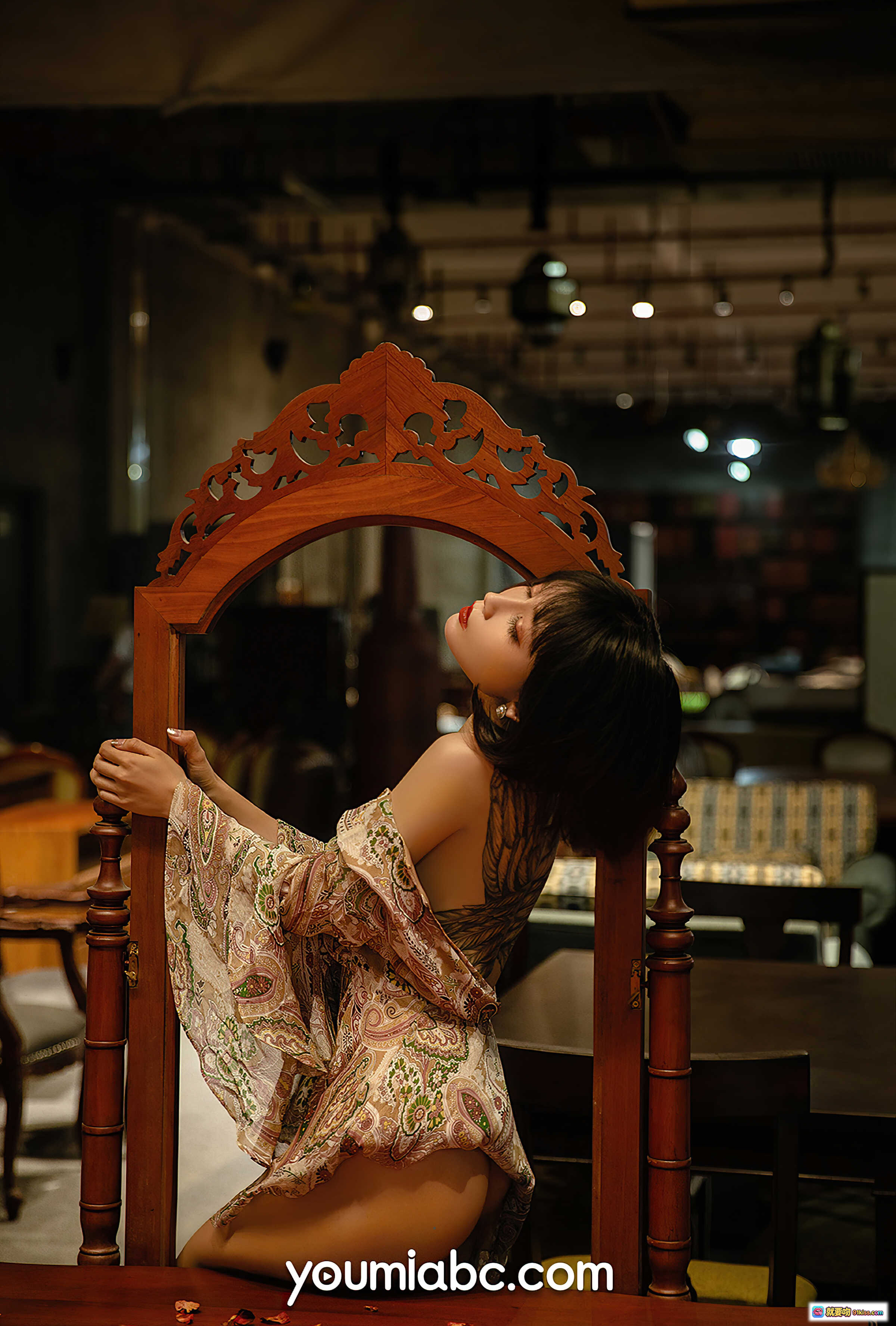 图片[2] - YouMi尤蜜2020.11.10塔罗占卜师安妮斯朵拉写真 木质餐桌性感私房摄影 25P高清图集 - 就要吻