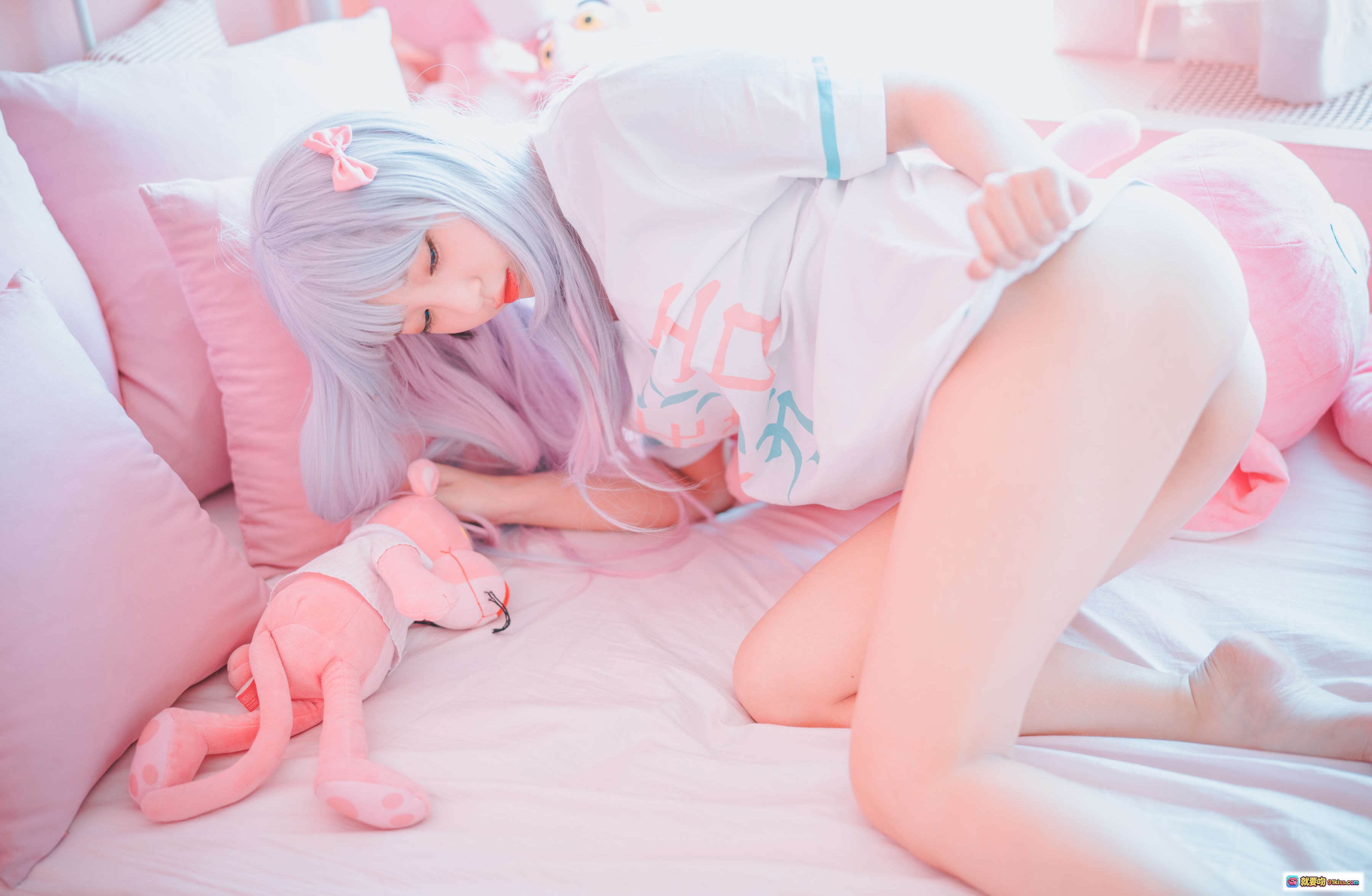 图片[3] - 姜仁卿NO.038《情色漫画老师》Cosplay写真｜银发少女粉嫩床照｜可爱兔耳内衣造型｜高清私房美图 - 就要吻